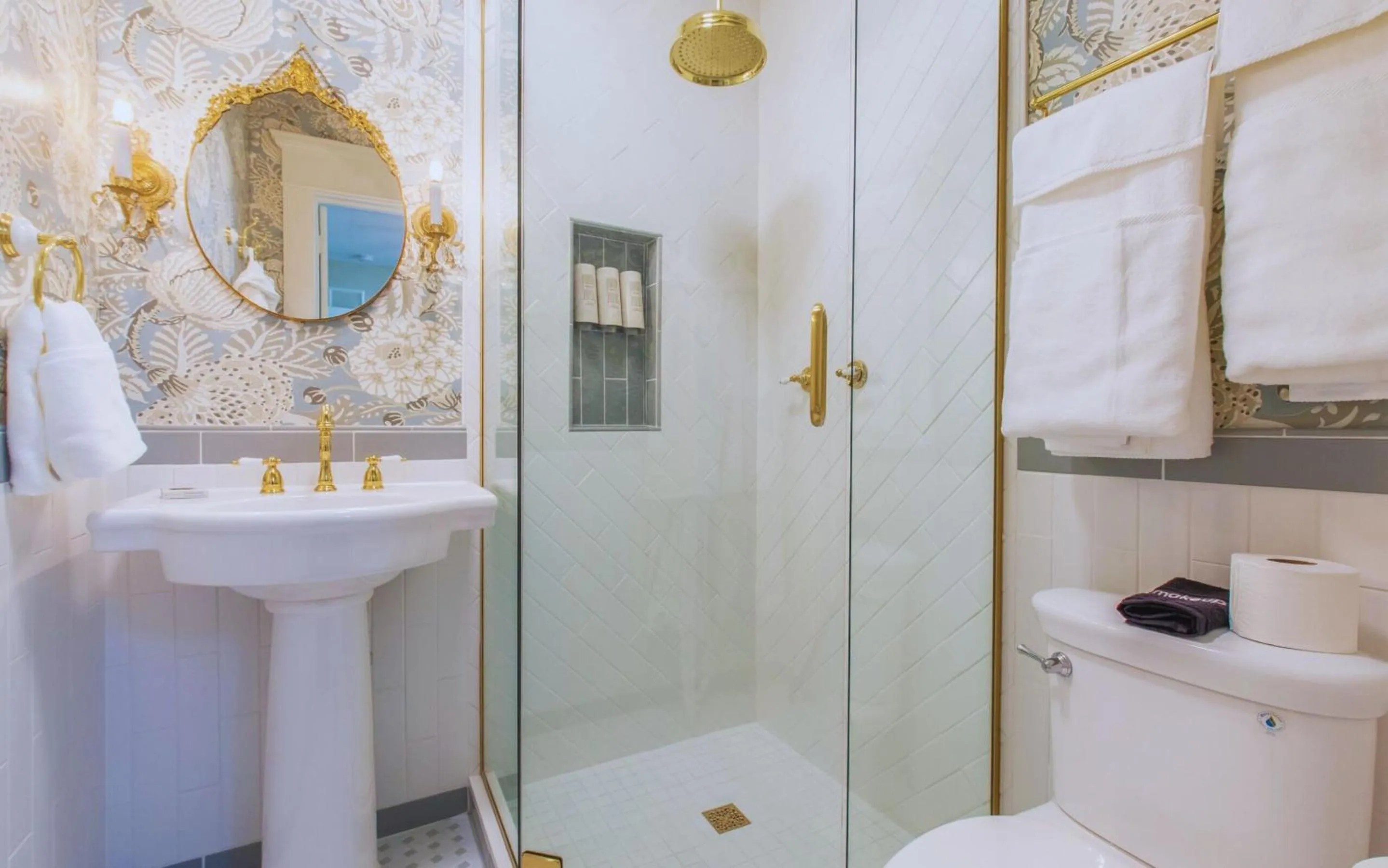 Toilet in Martha's Bed and Breakfast