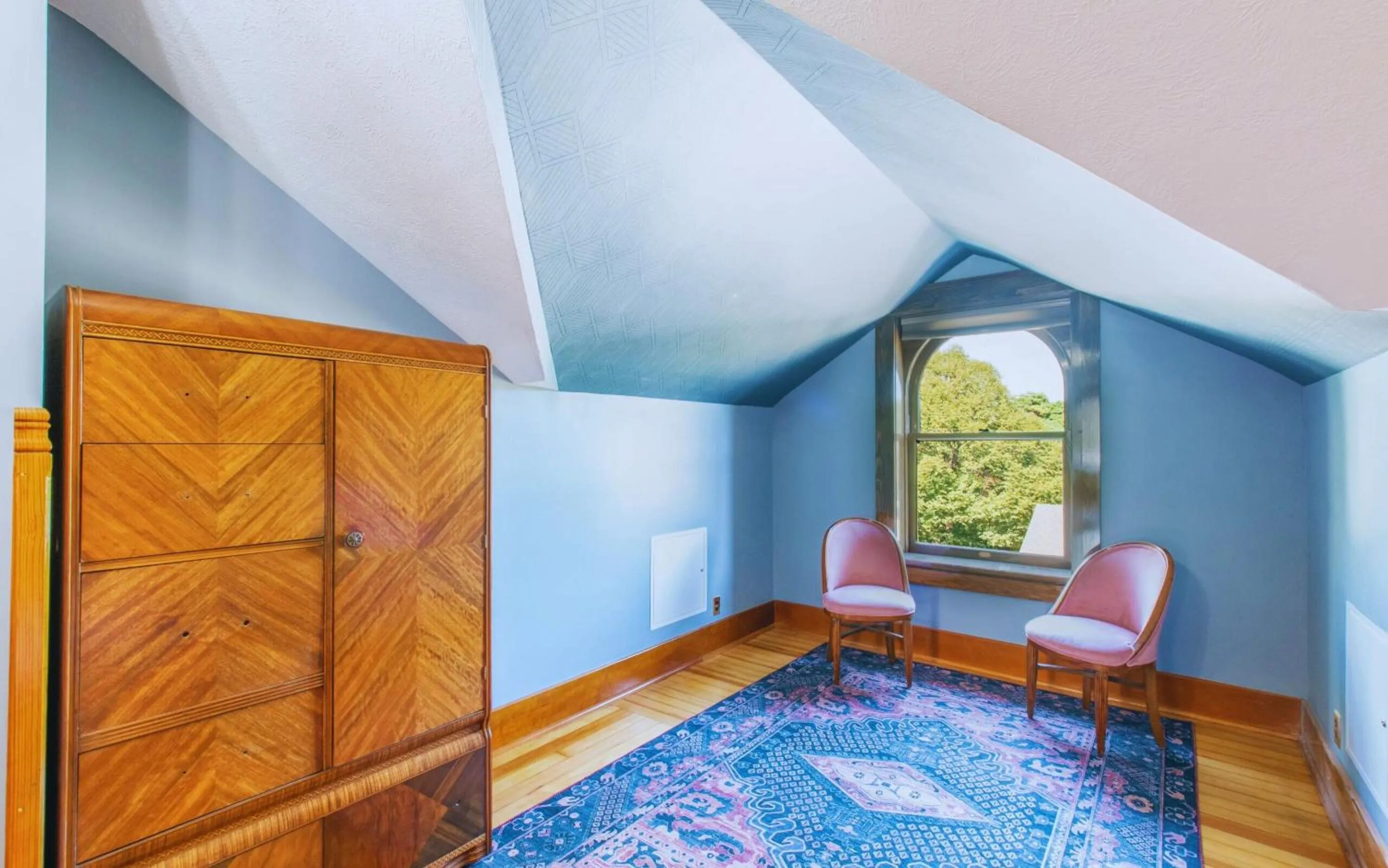 Seating area, Bed in Martha's Bed and Breakfast