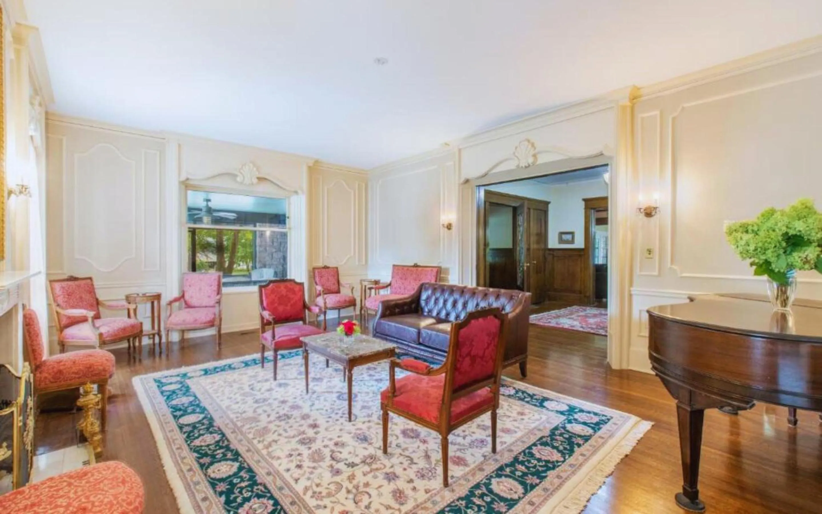 Living room in Martha's Bed and Breakfast