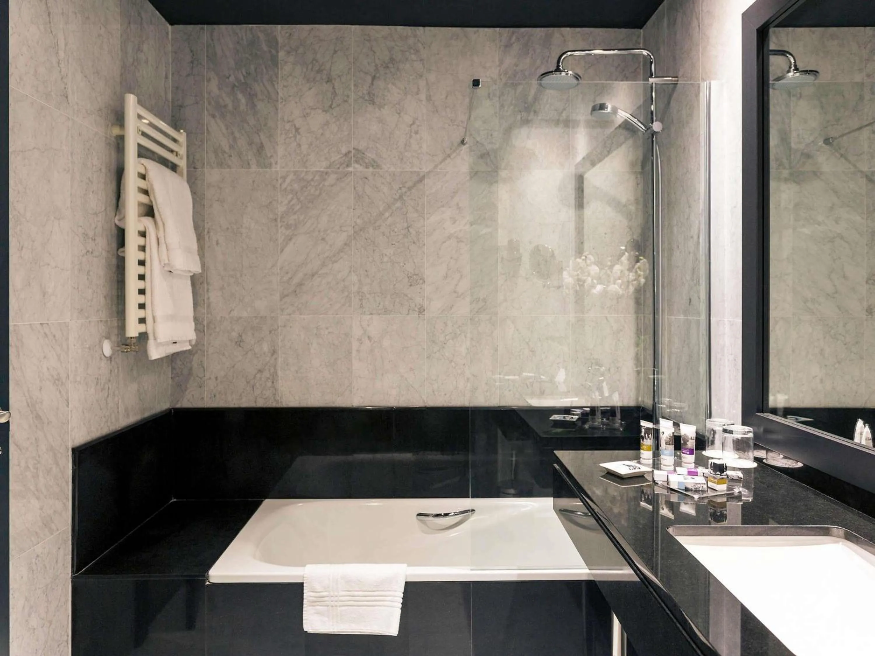 Bedroom in Hotel Mercure Jardines de Albia