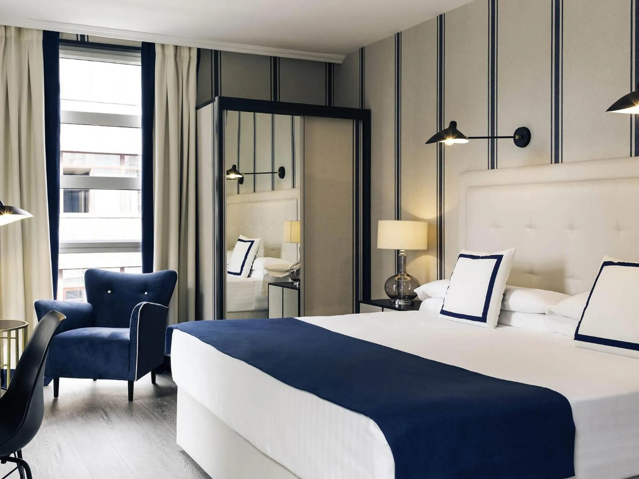 Bedroom, Bed in Hotel Mercure Jardines de Albia