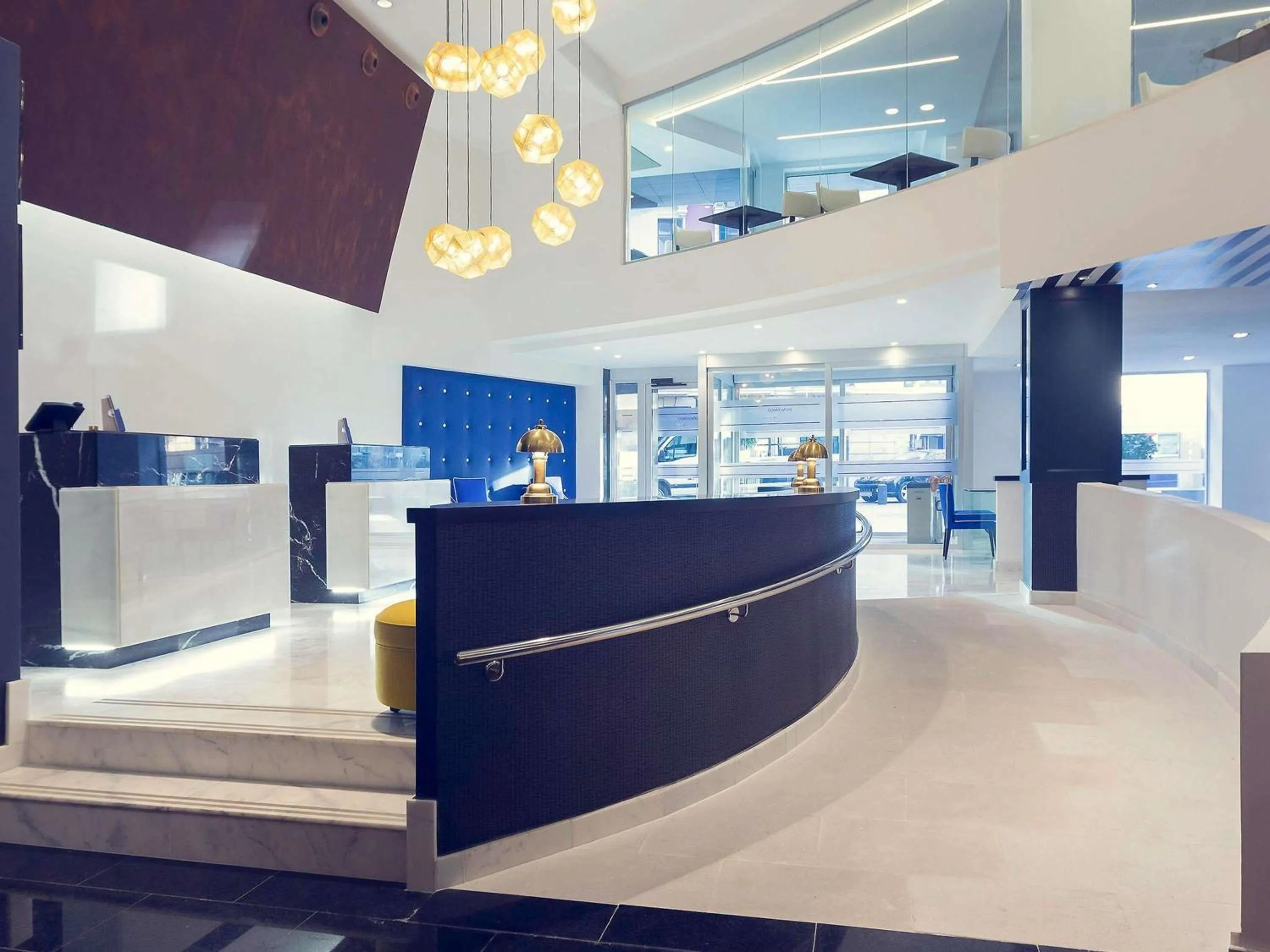 Property building in Hotel Mercure Jardines de Albia