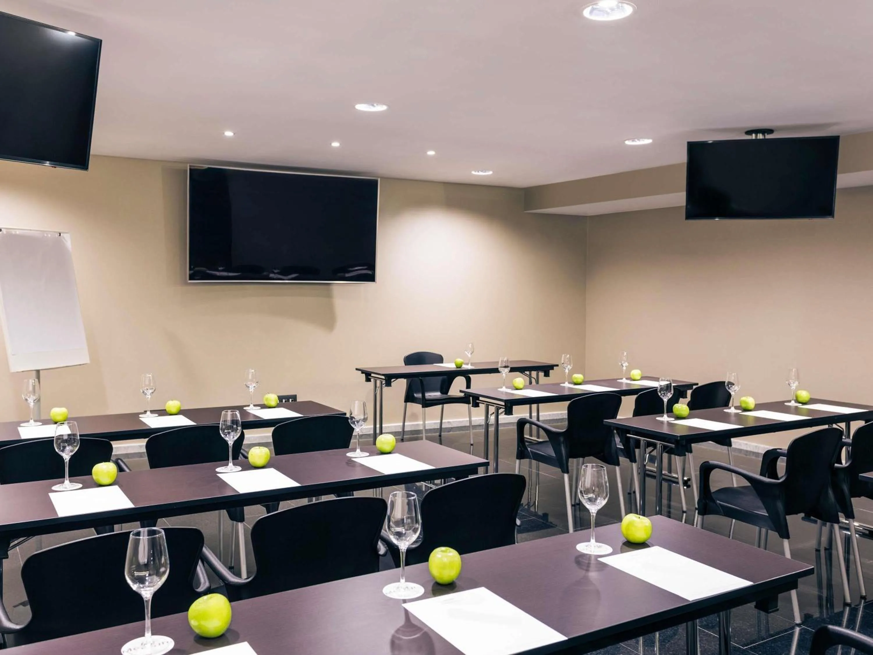 Meeting/conference room in Hotel Mercure Jardines de Albia