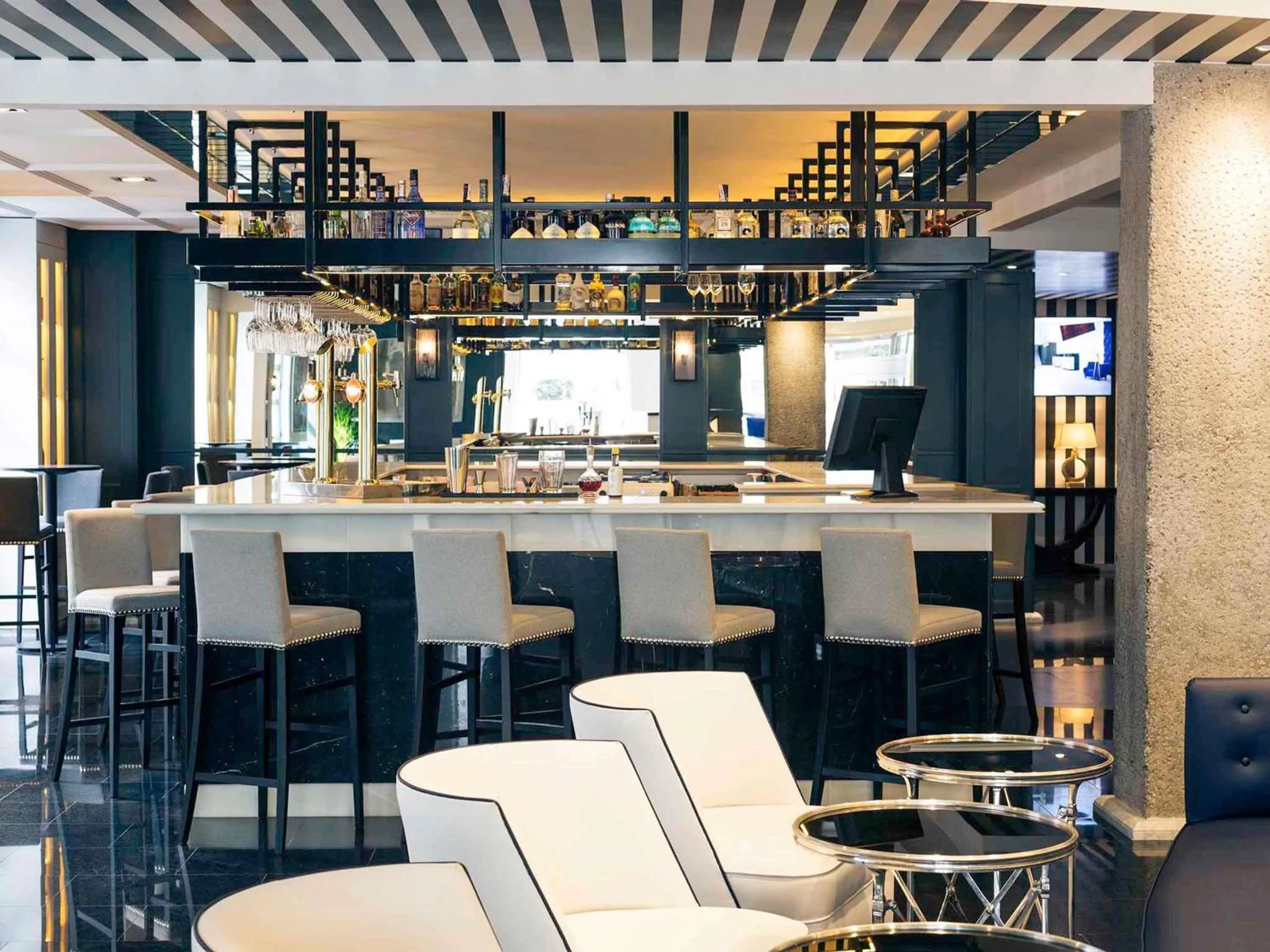 Lounge or bar in Hotel Mercure Jardines de Albia