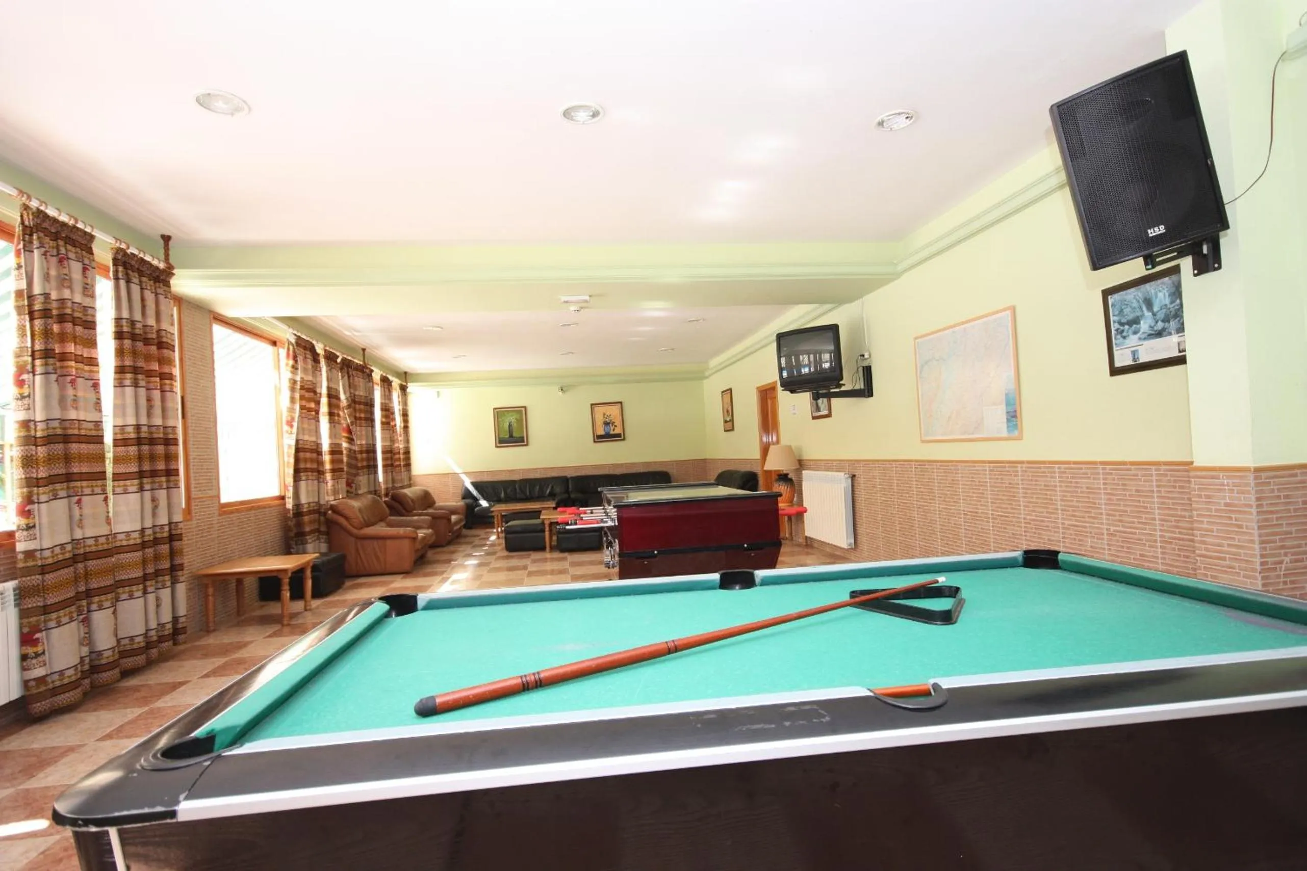 Communal lounge/ TV room in Hotel Rural Montaña de Cazorla