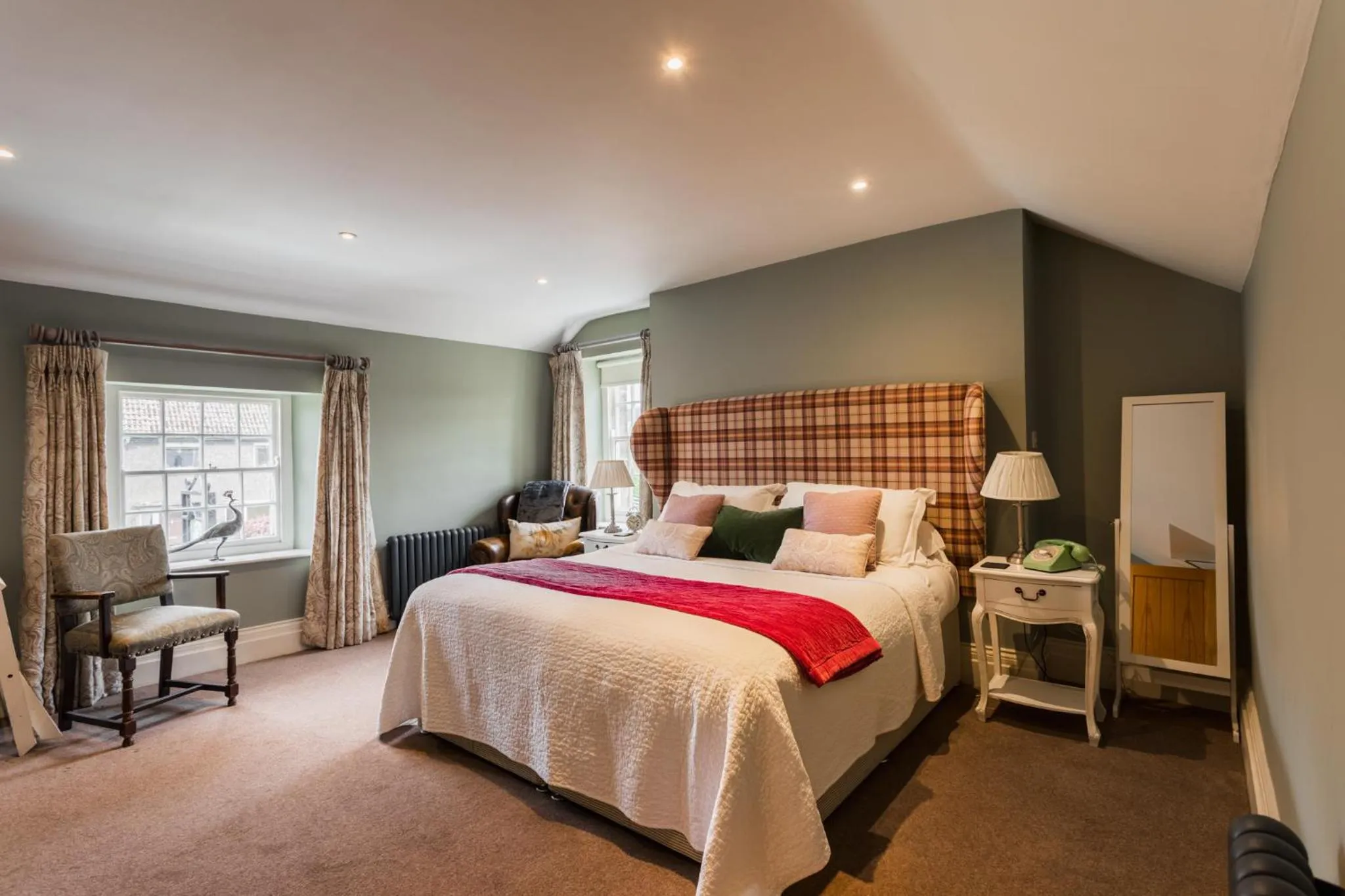 Bedroom, Bed in The Percy Arms