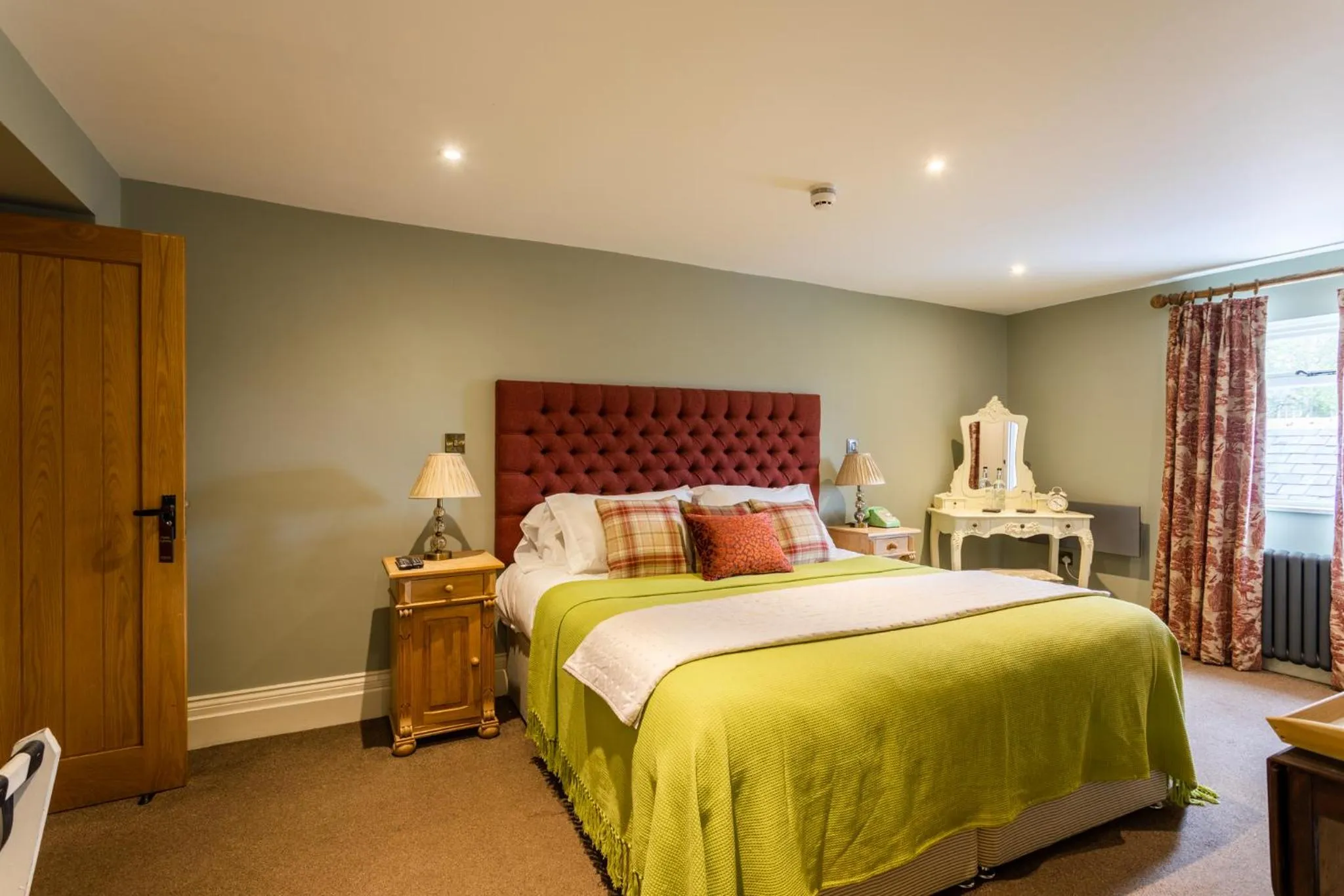 Bedroom, Bed in The Percy Arms