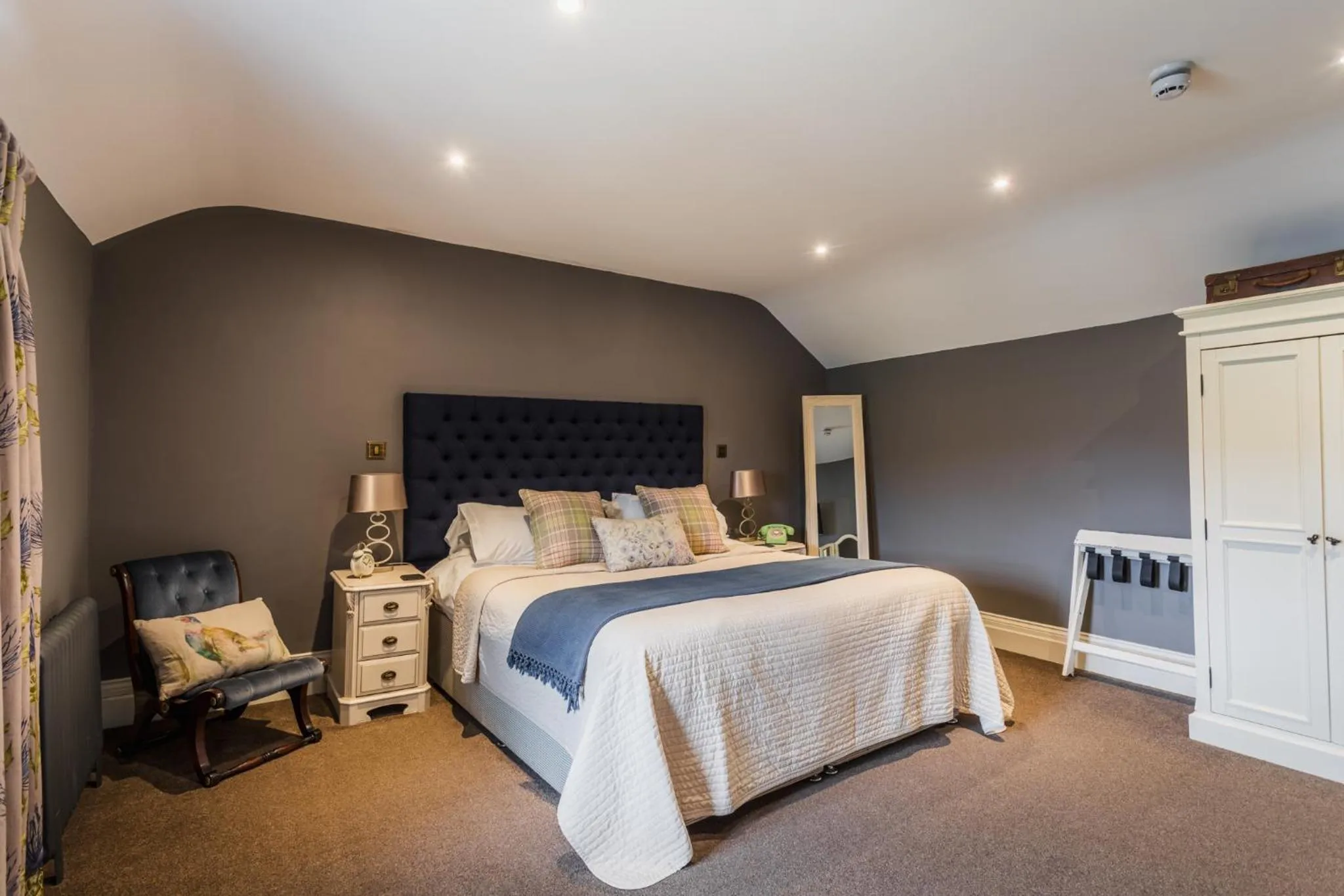 Bedroom, Bed in The Percy Arms