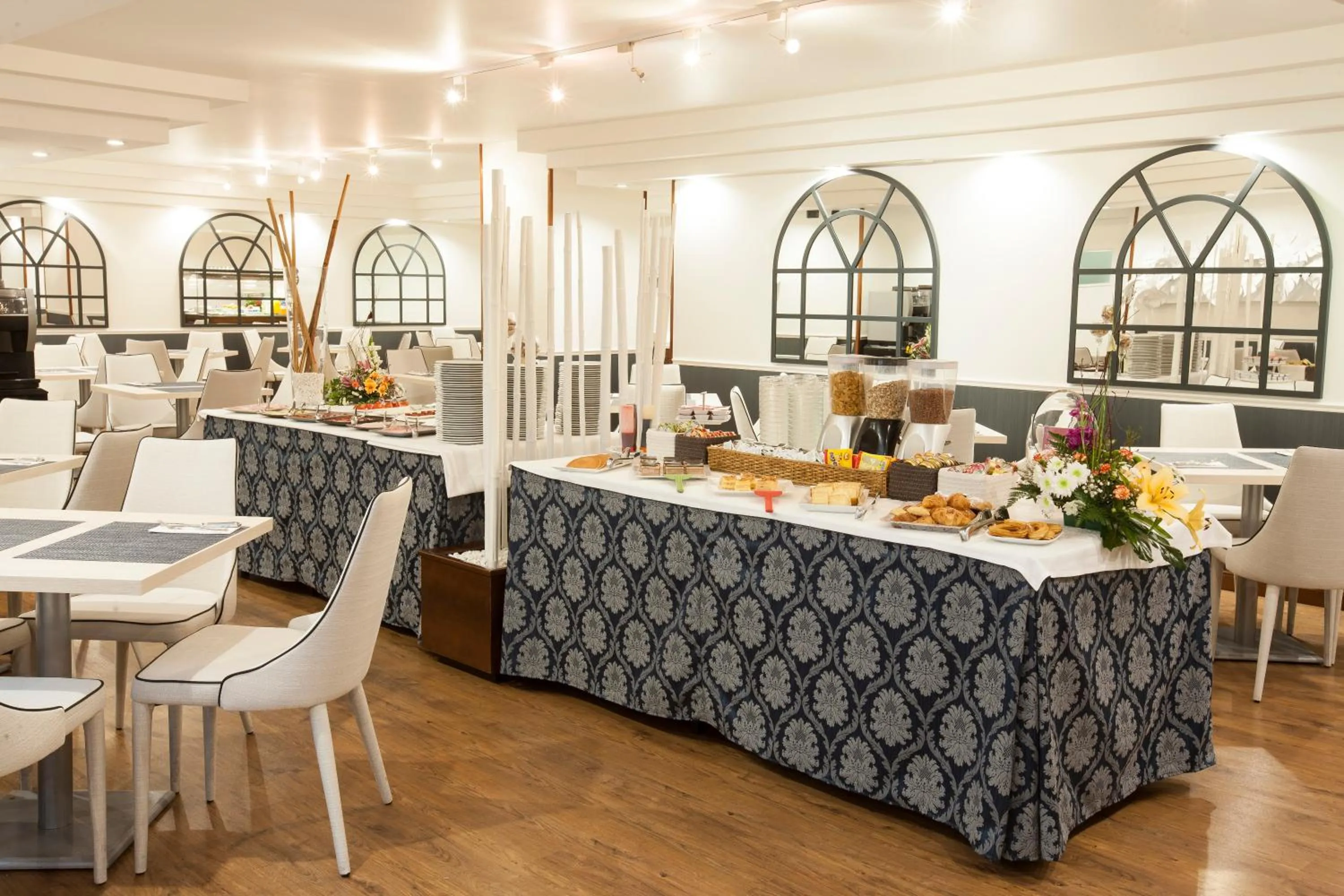 Restaurant/places to eat in Hotel Gran Via