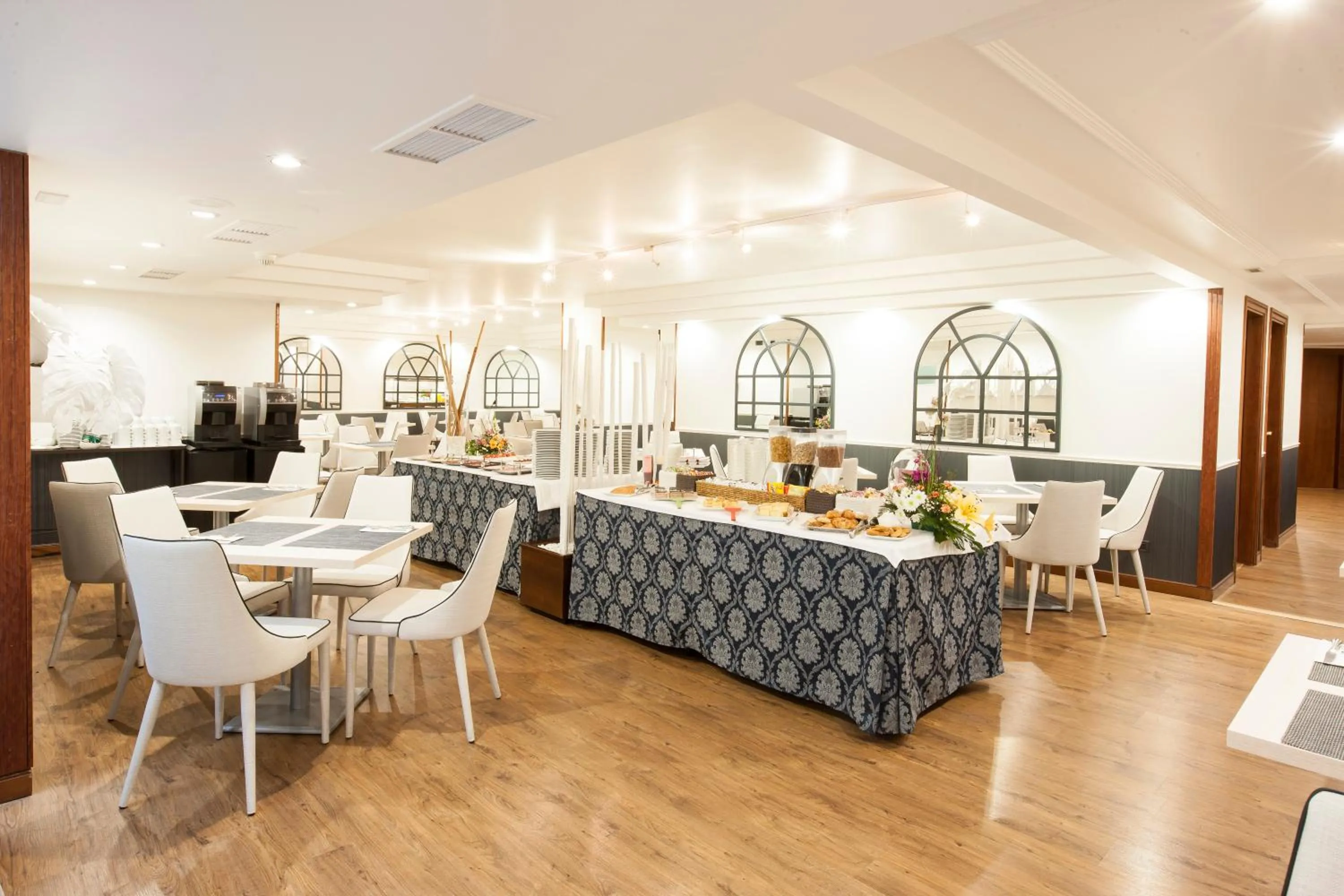 Restaurant/places to eat in Hotel Gran Via