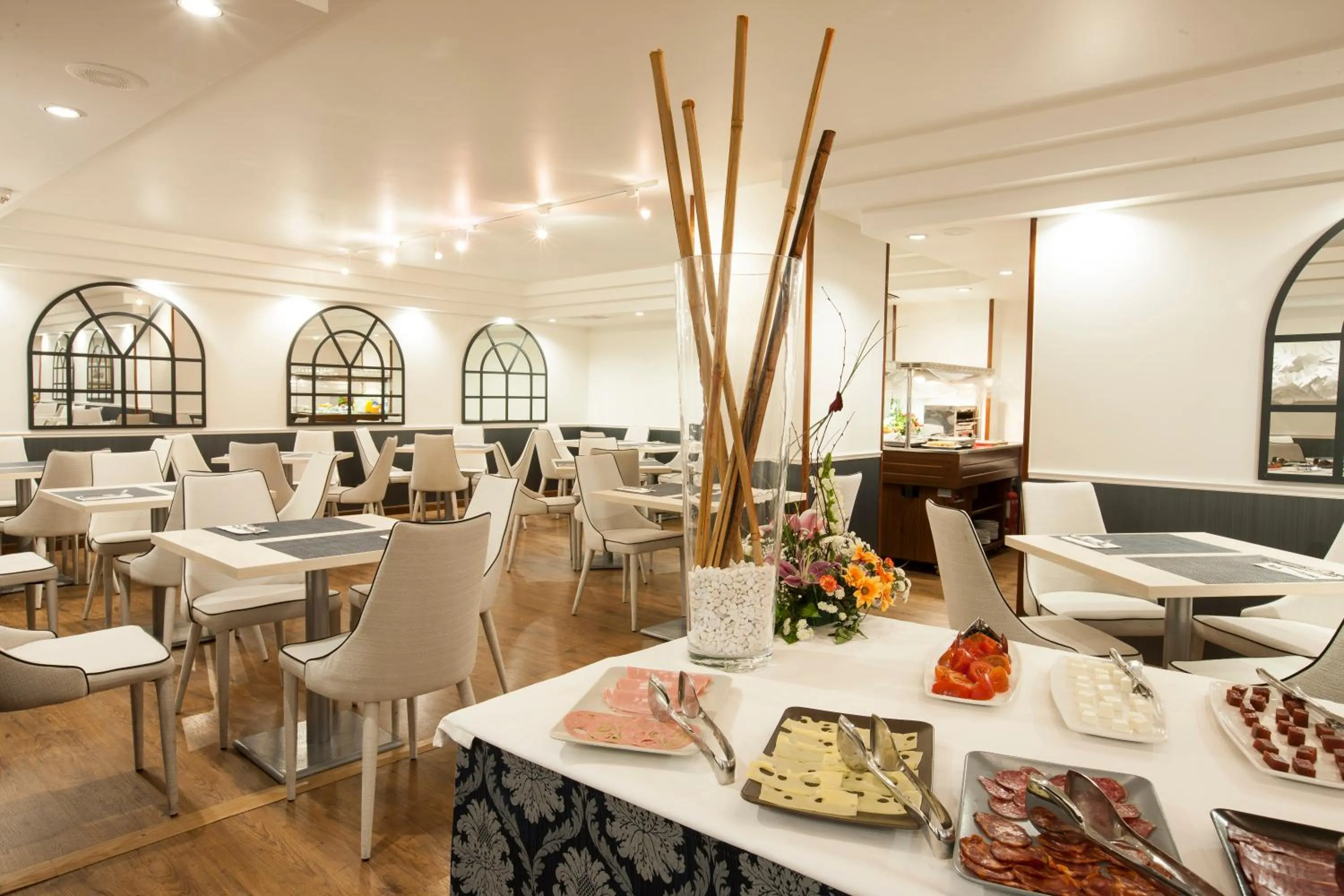 Restaurant/places to eat in Hotel Gran Via