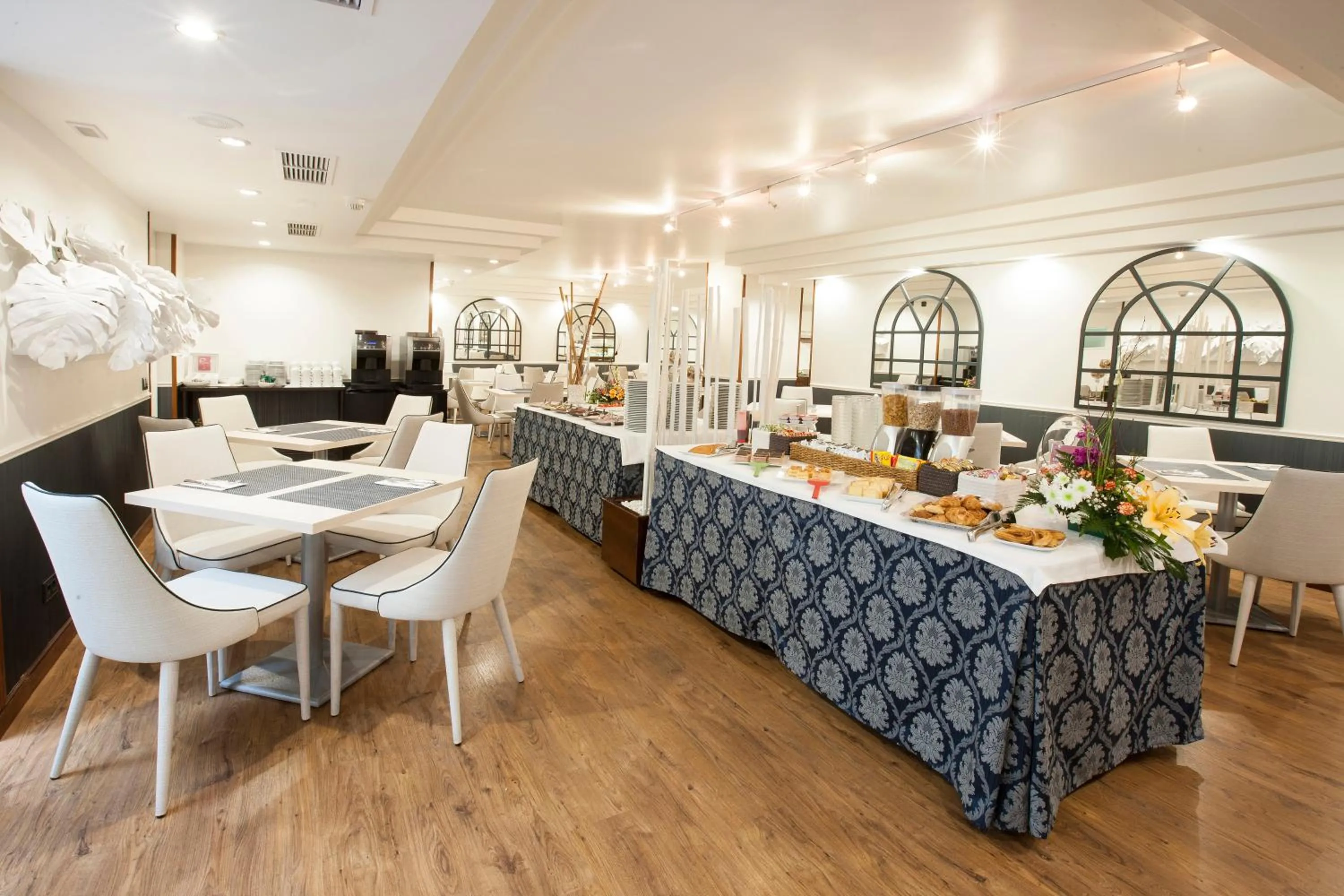 Restaurant/places to eat in Hotel Gran Via