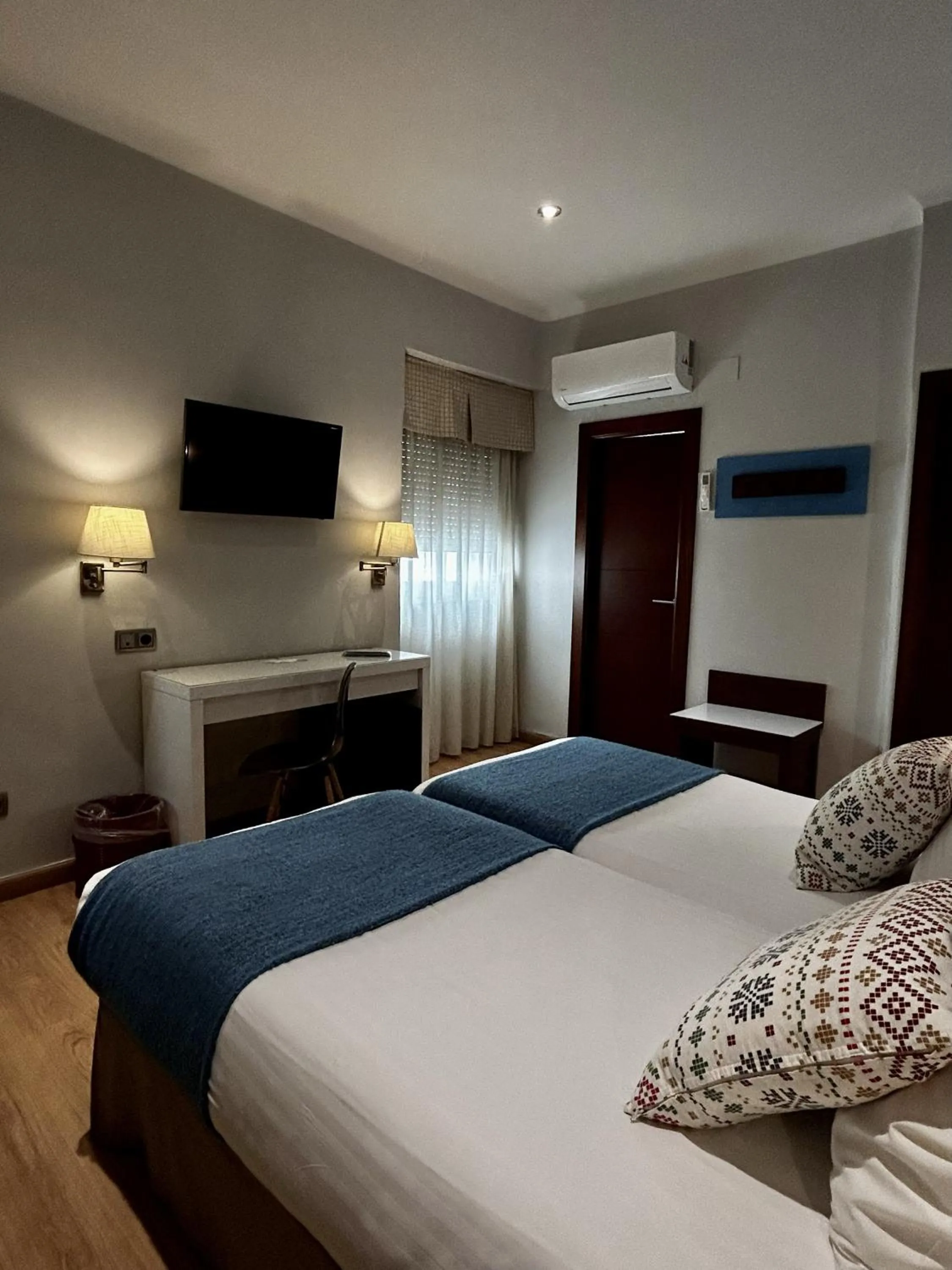 Photo of the whole room, Bed in Hotel Costasol