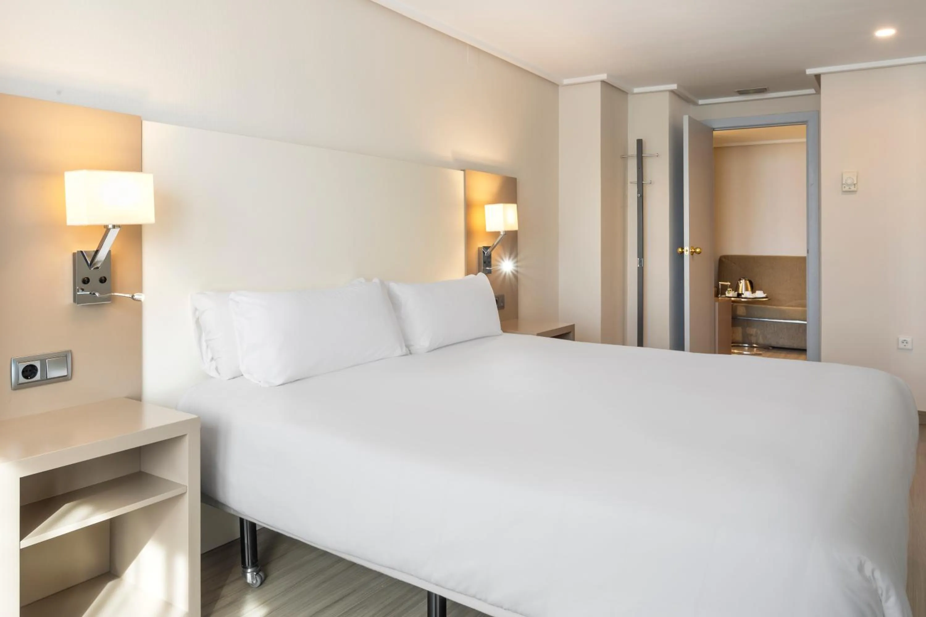 Bed in B&B HOTEL Cartagena Cartagonova