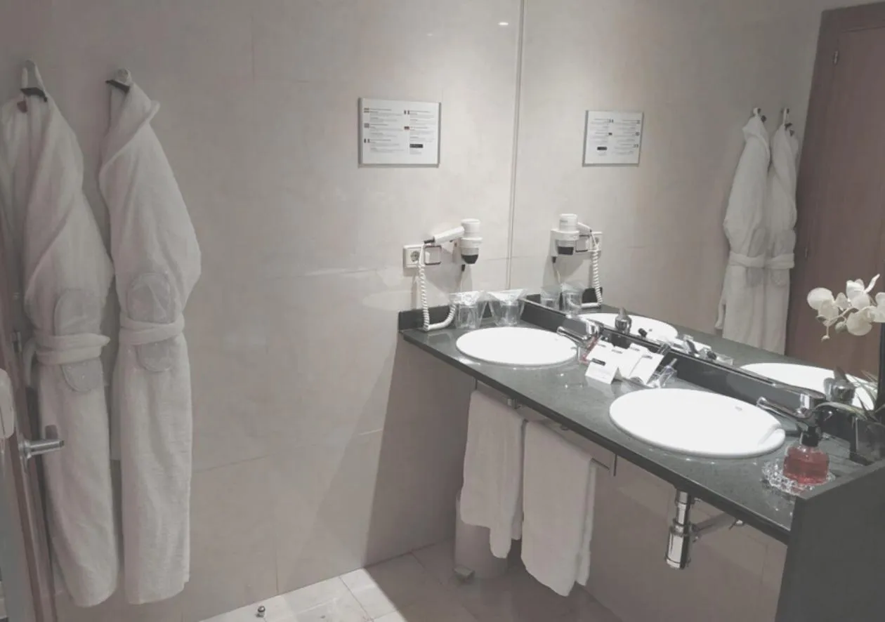 Bathroom in Hotel RH Sorolla Centro