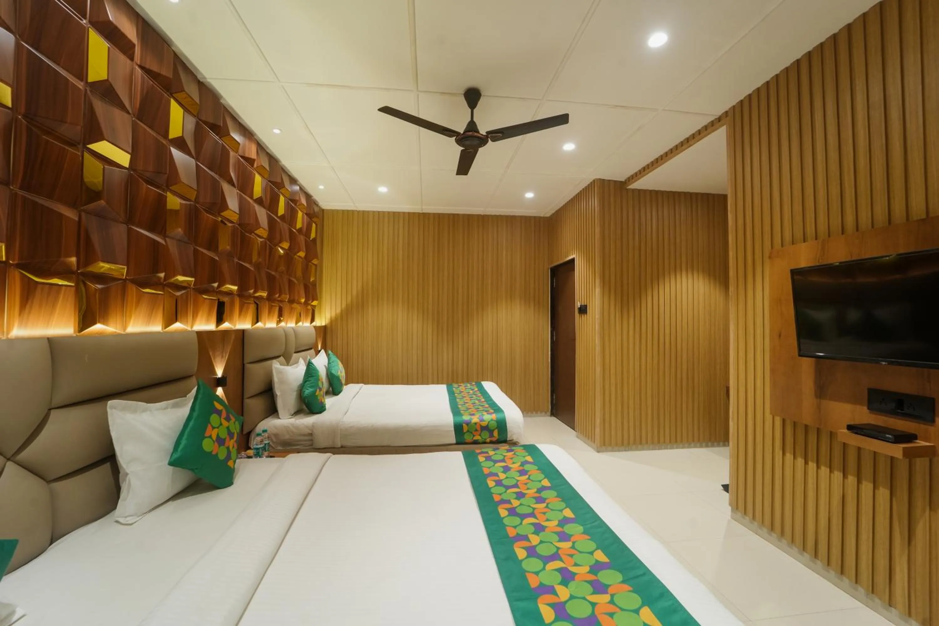 Bedroom, Bed in Treebo Iceberg