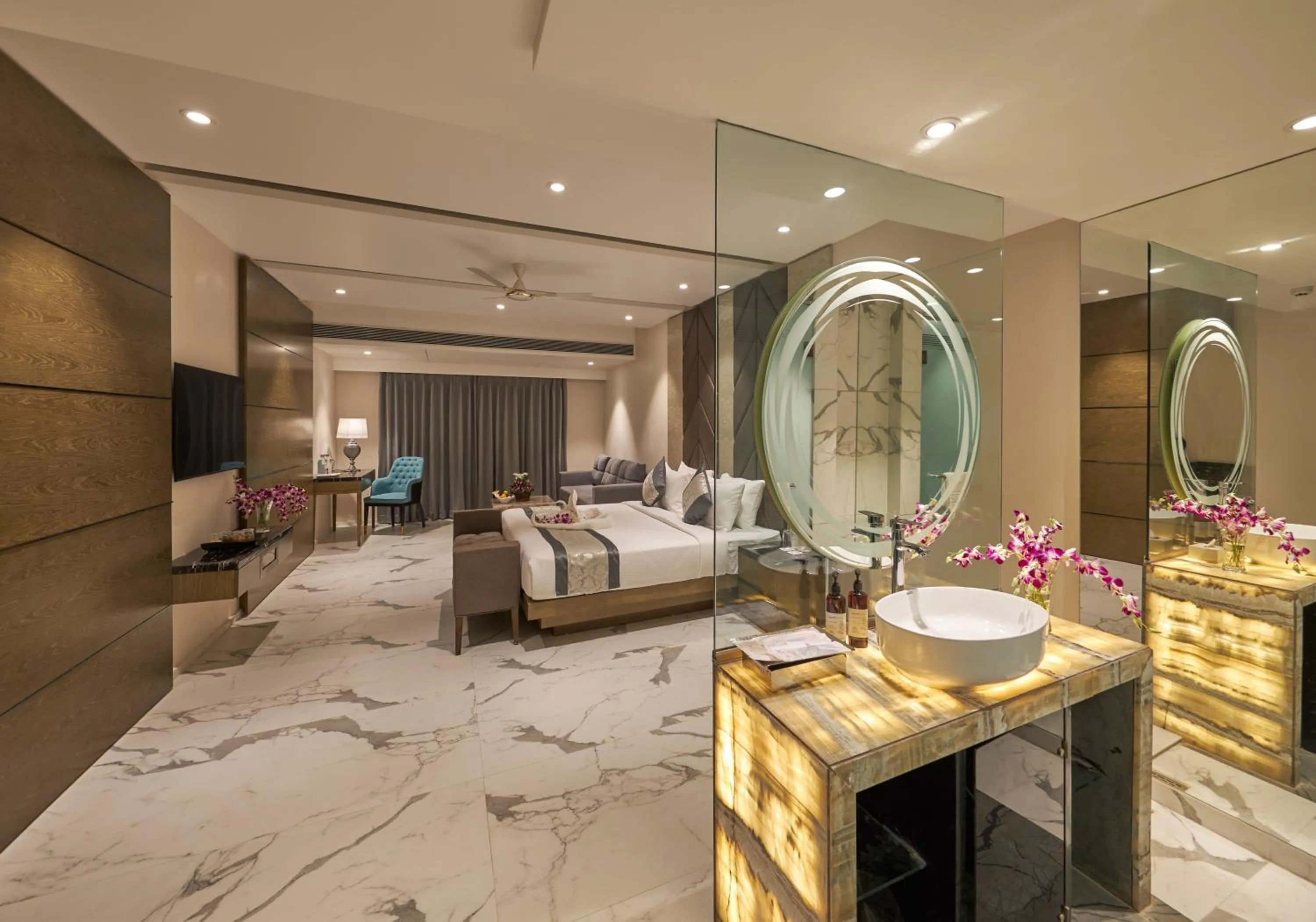 Photo of the whole room, Bed in Regenta Central Imperial Candolim Goa