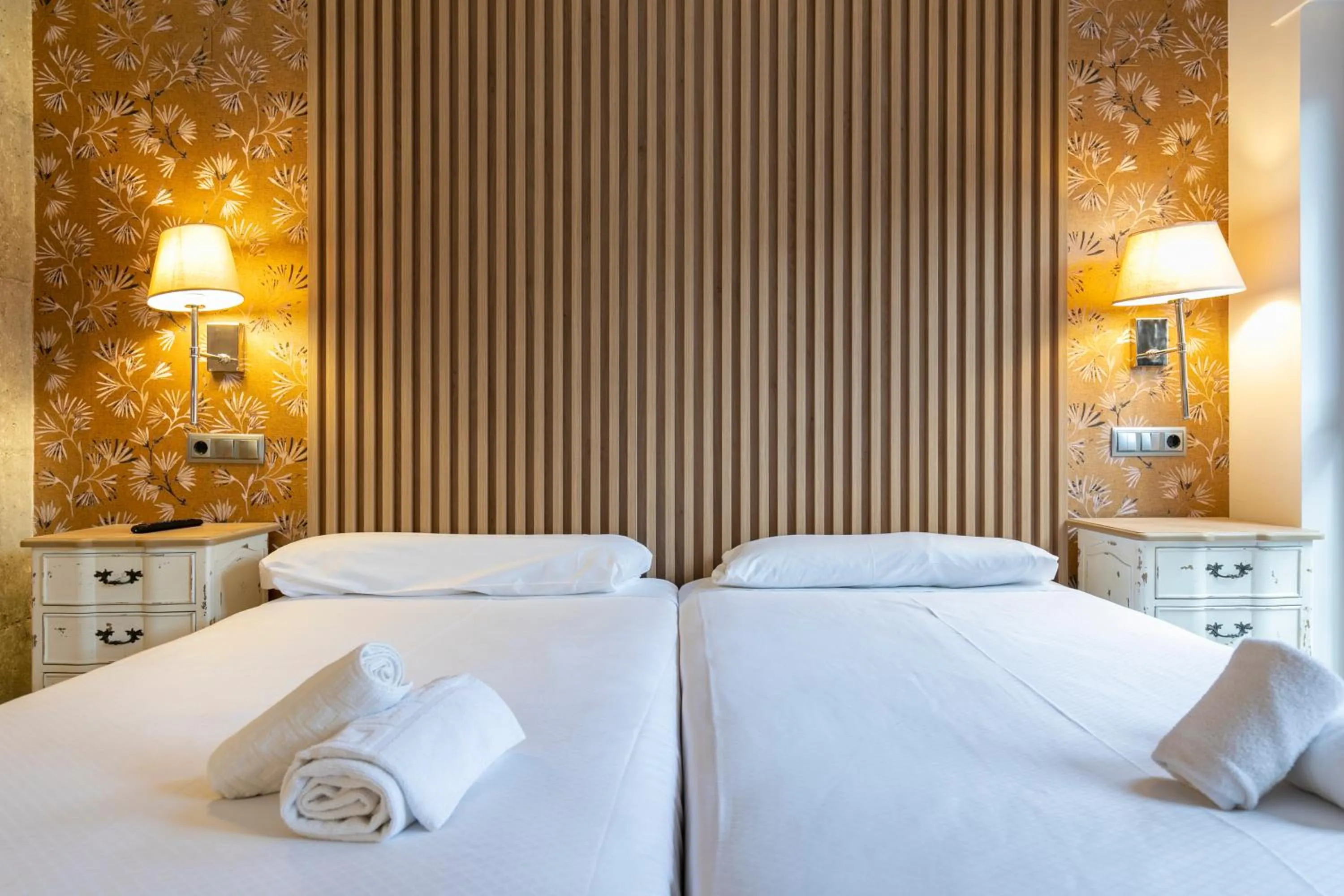 Bed in H-A Aparthotel Hotel Quo