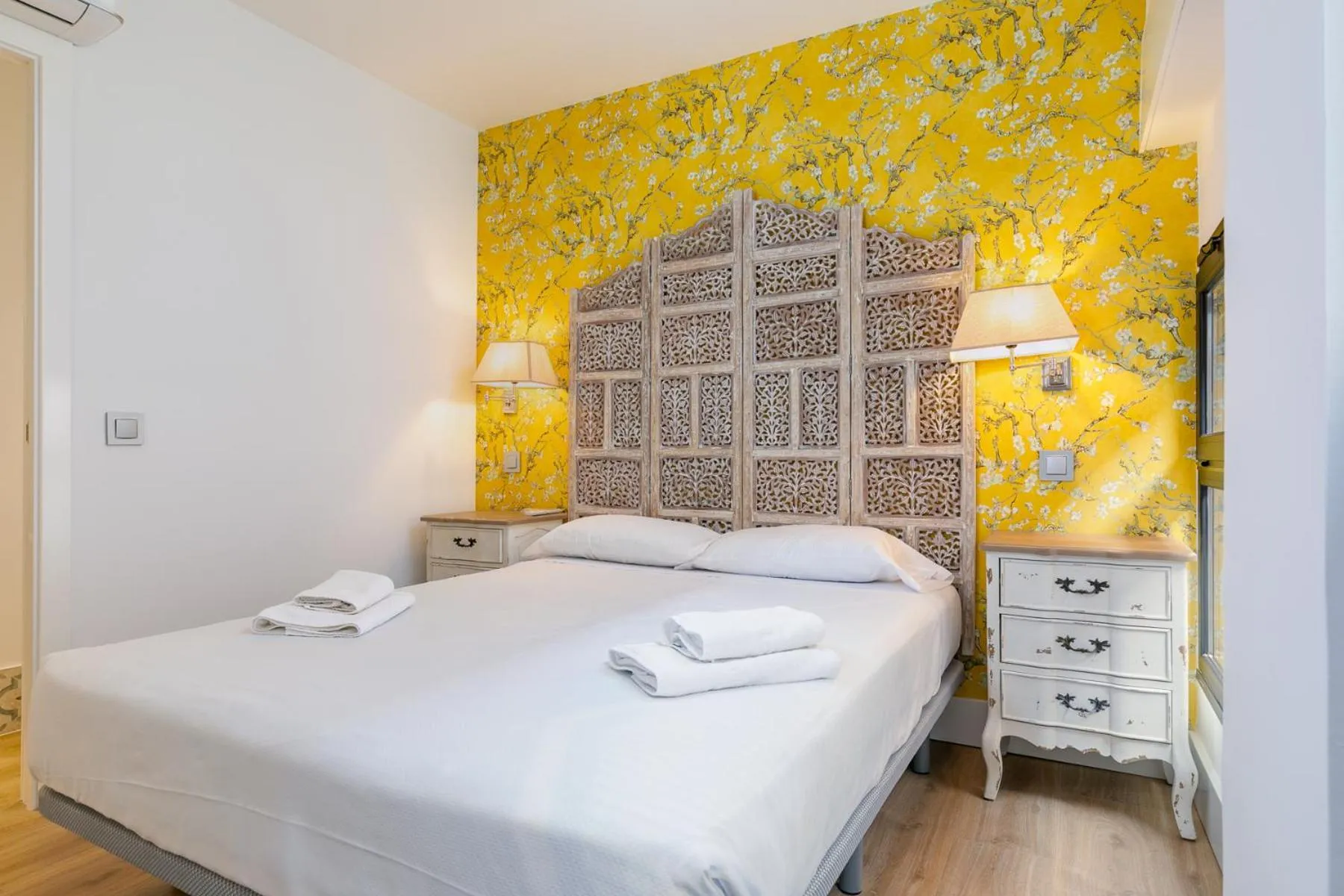 Bed in H-A Aparthotel Hotel Quo