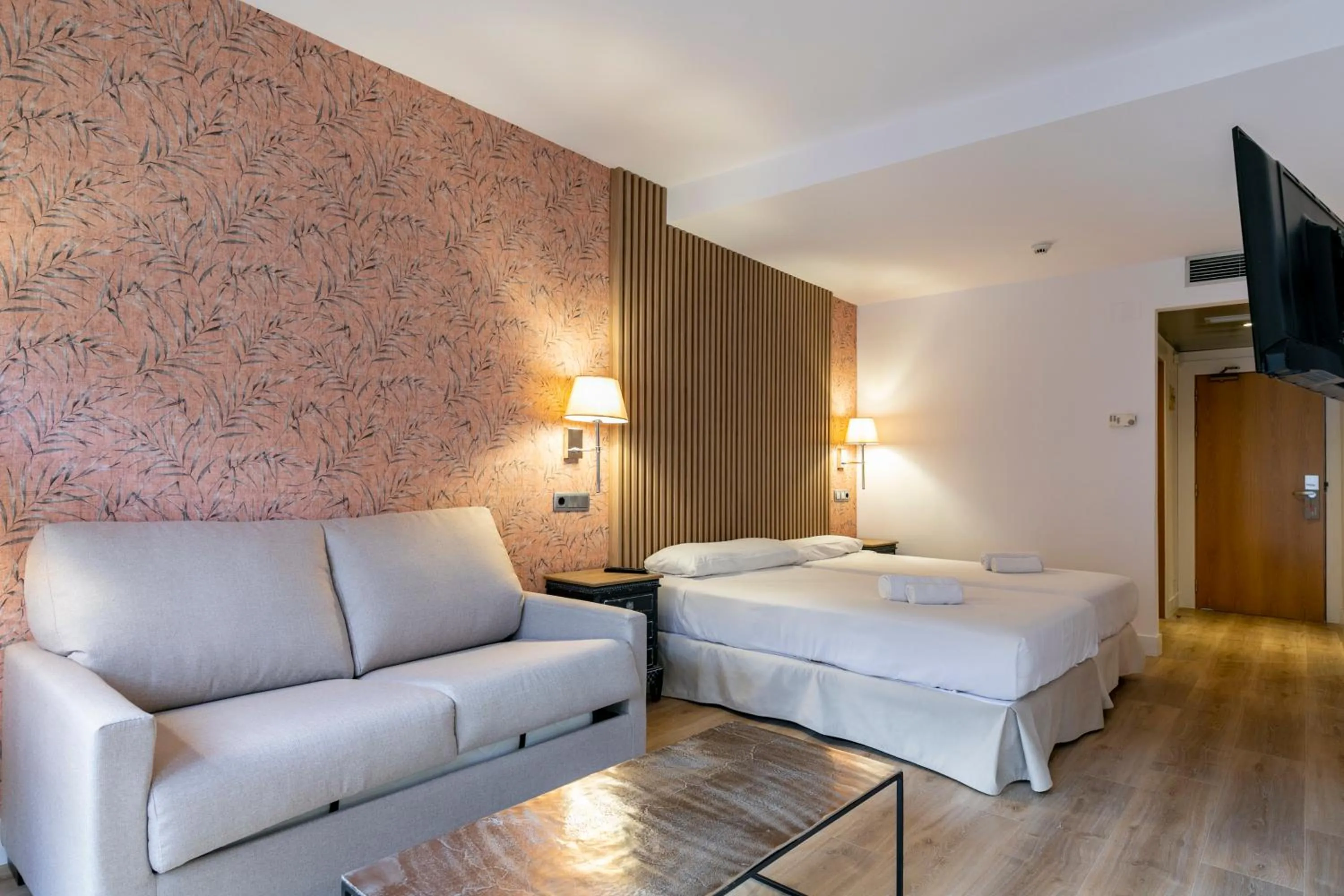 Photo of the whole room, Bed in H-A Aparthotel Hotel Quo