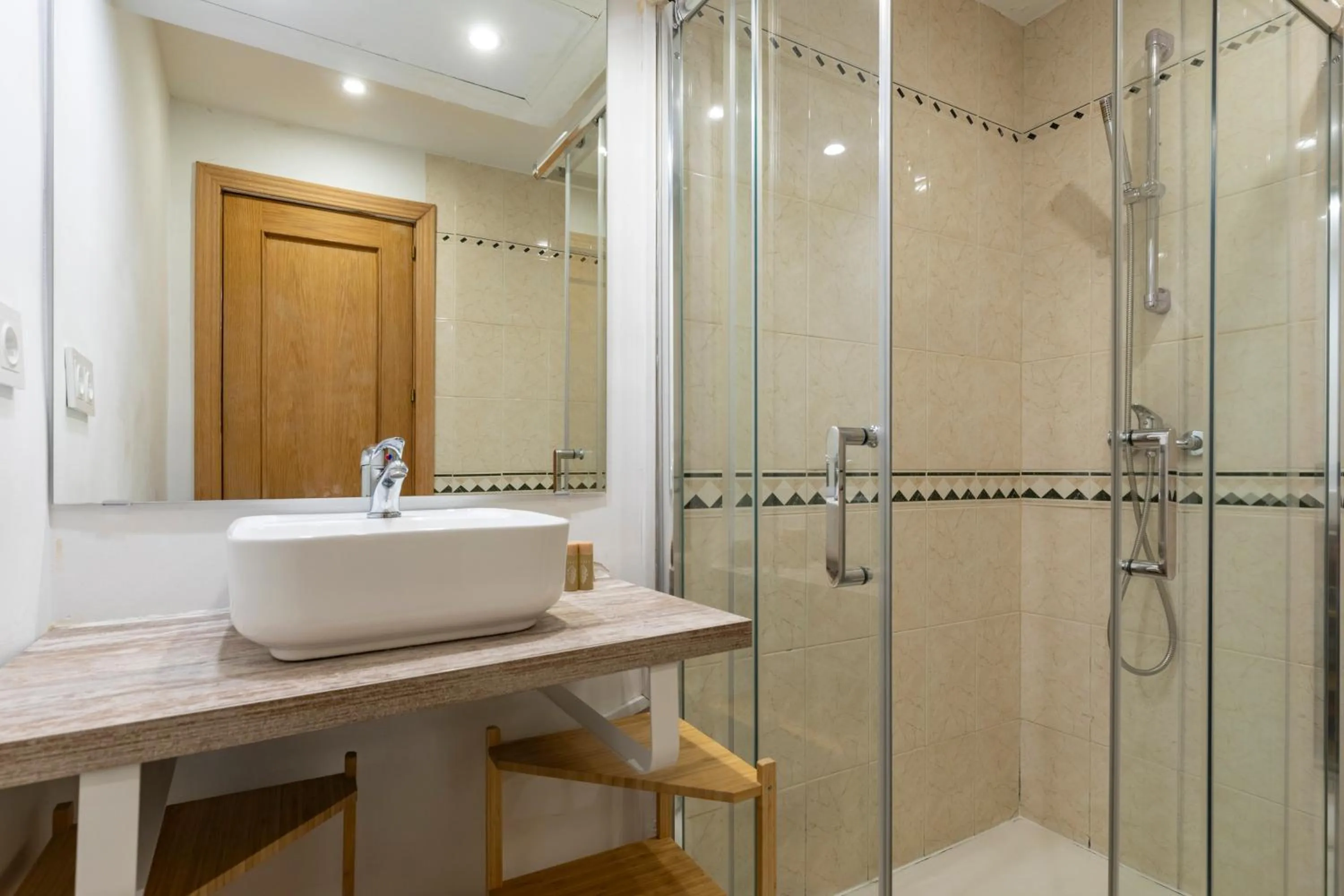 Bathroom in H-A Aparthotel Hotel Quo