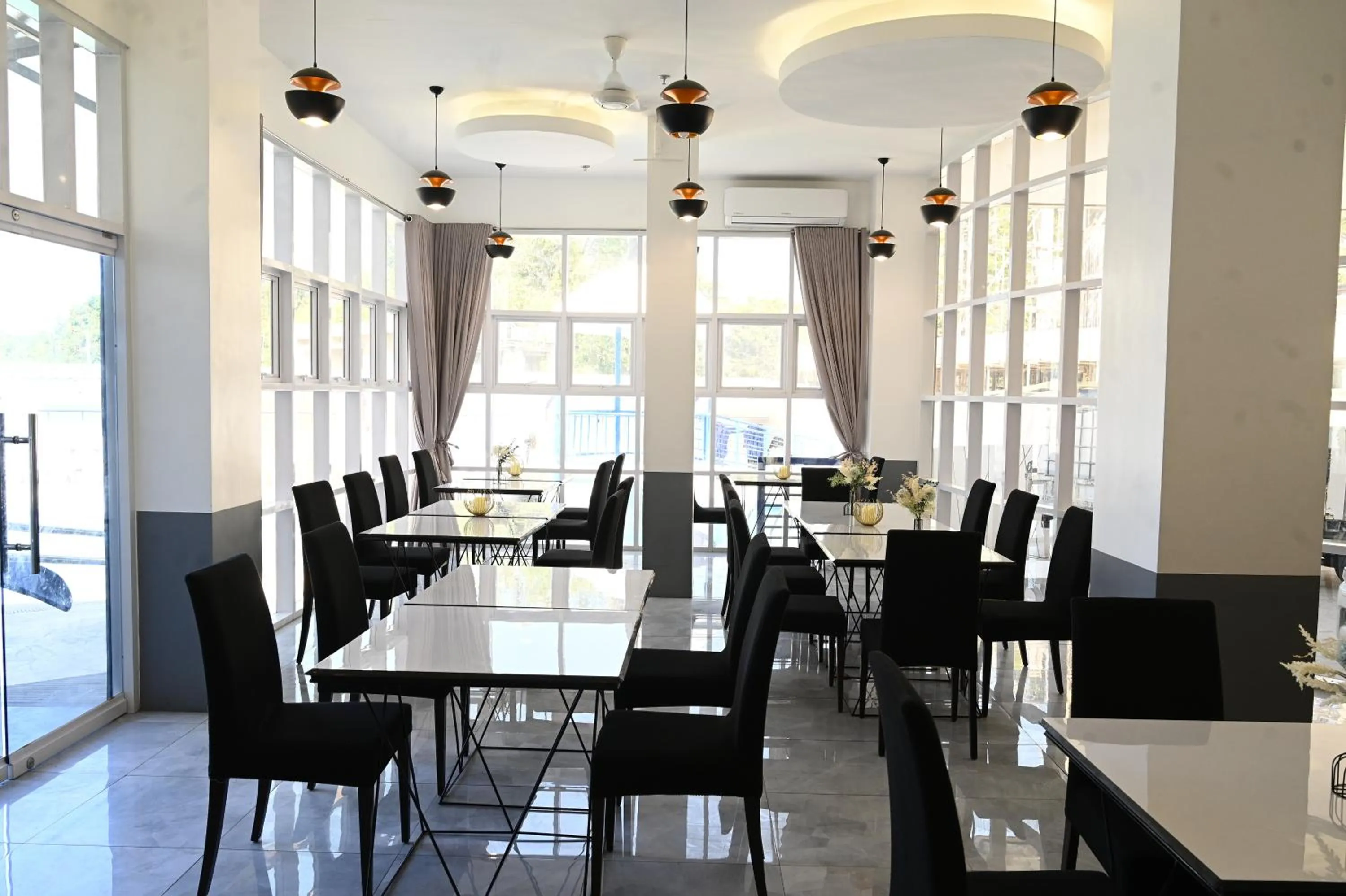 Restaurant/places to eat in J&V Hotel and Resort