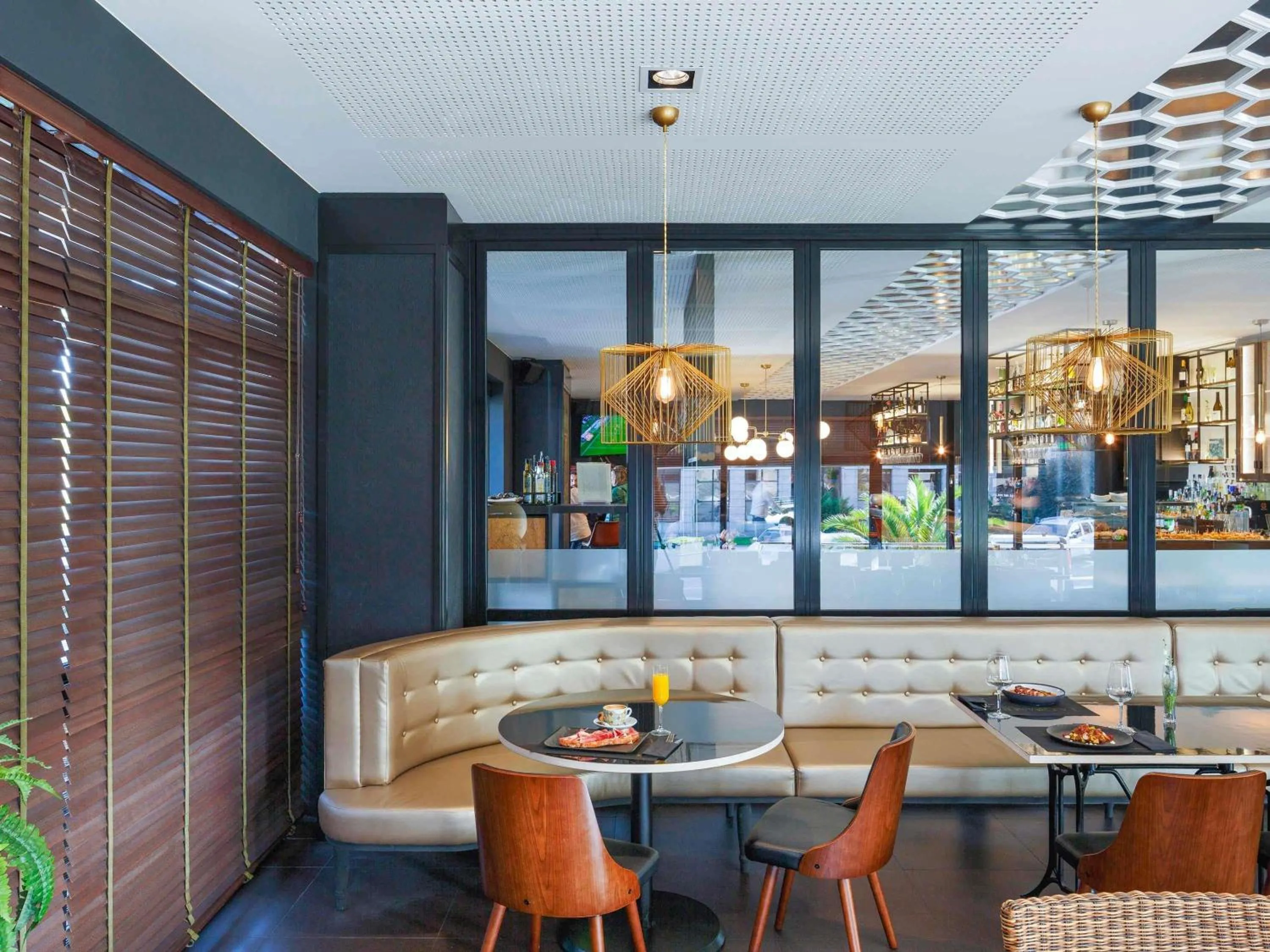 Restaurant/places to eat in Ibis Styles A Coruna