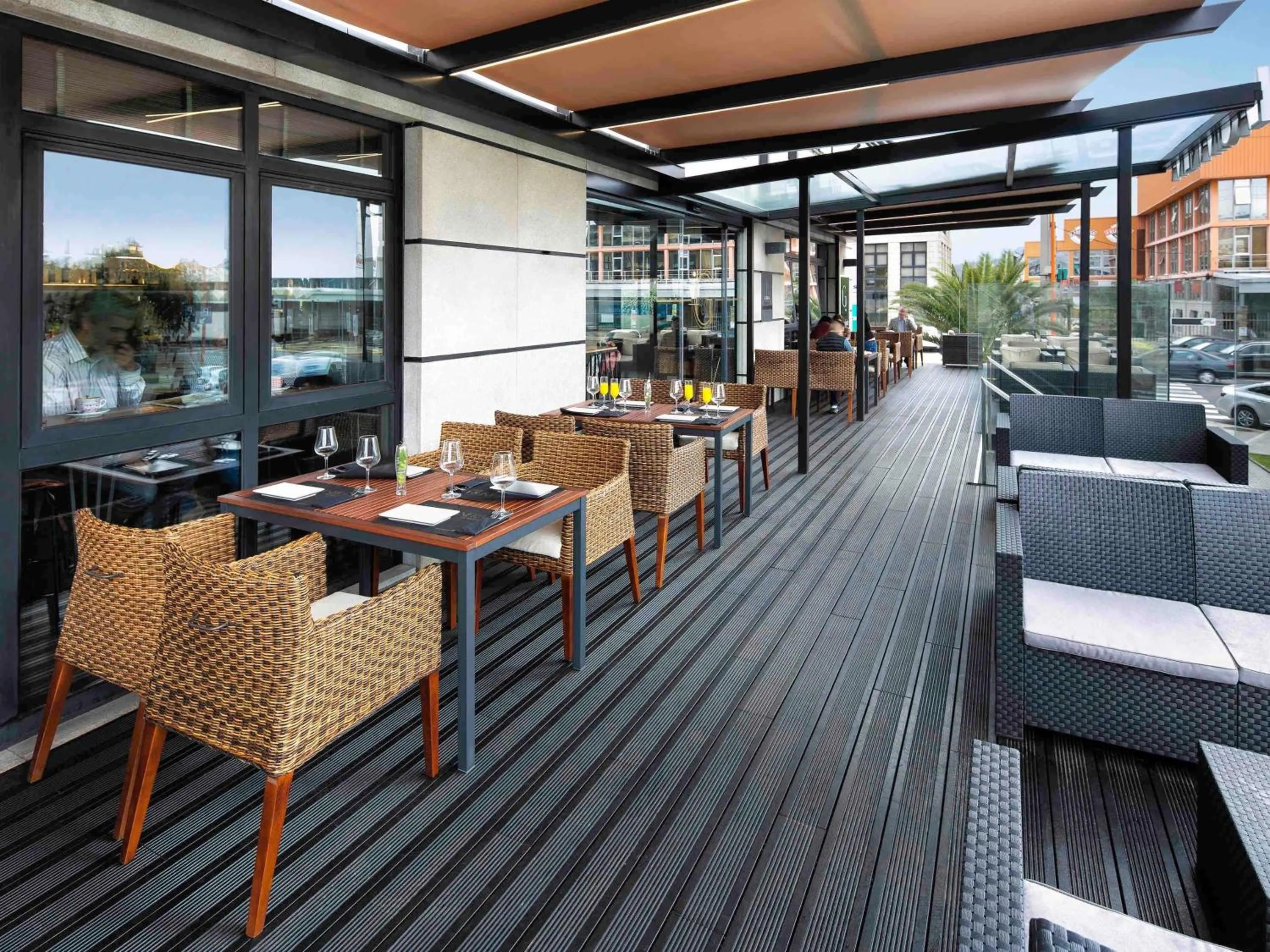 Restaurant/places to eat in Ibis Styles A Coruna