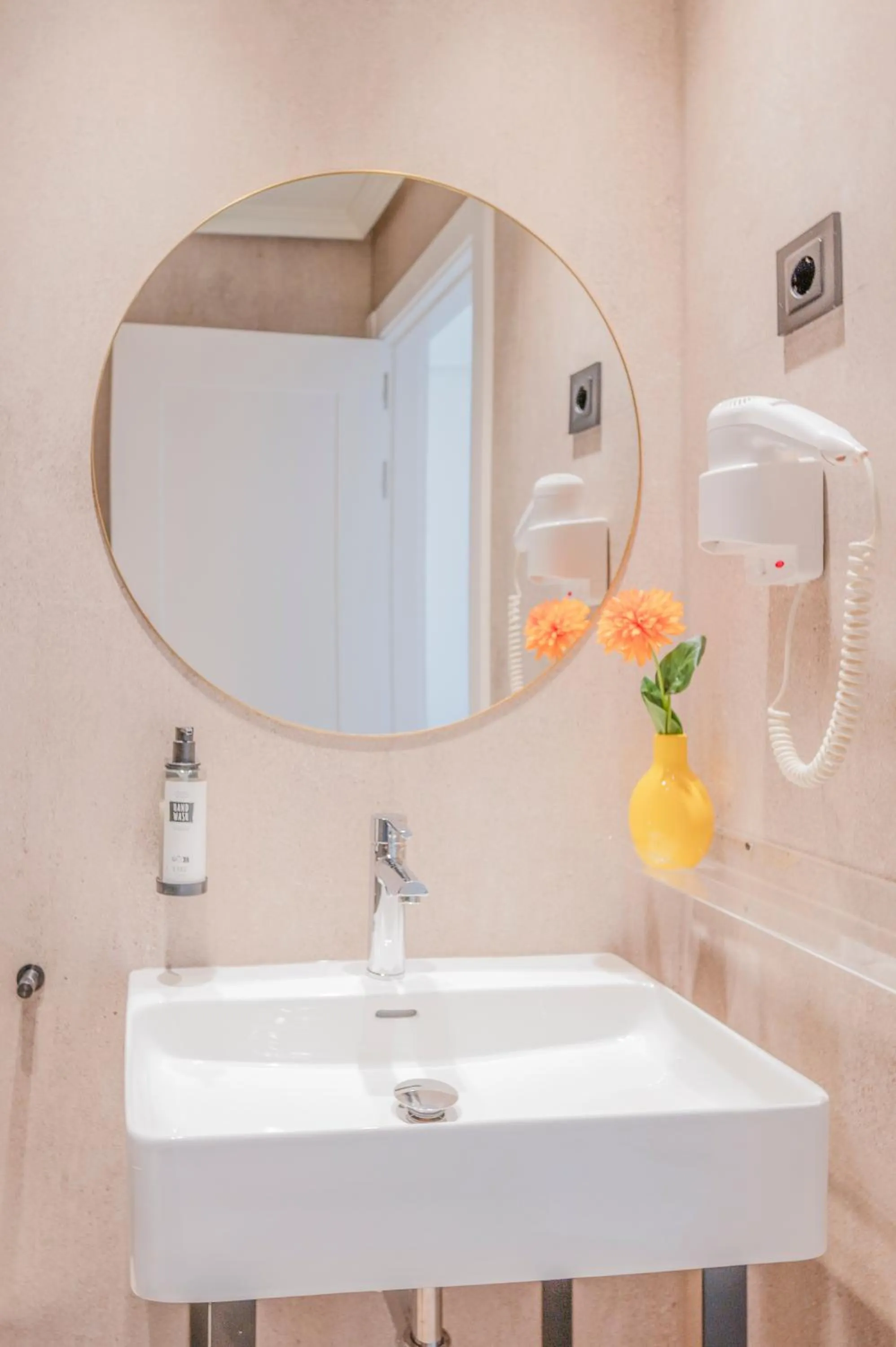 Bathroom in Apartamentos G3 Galeon