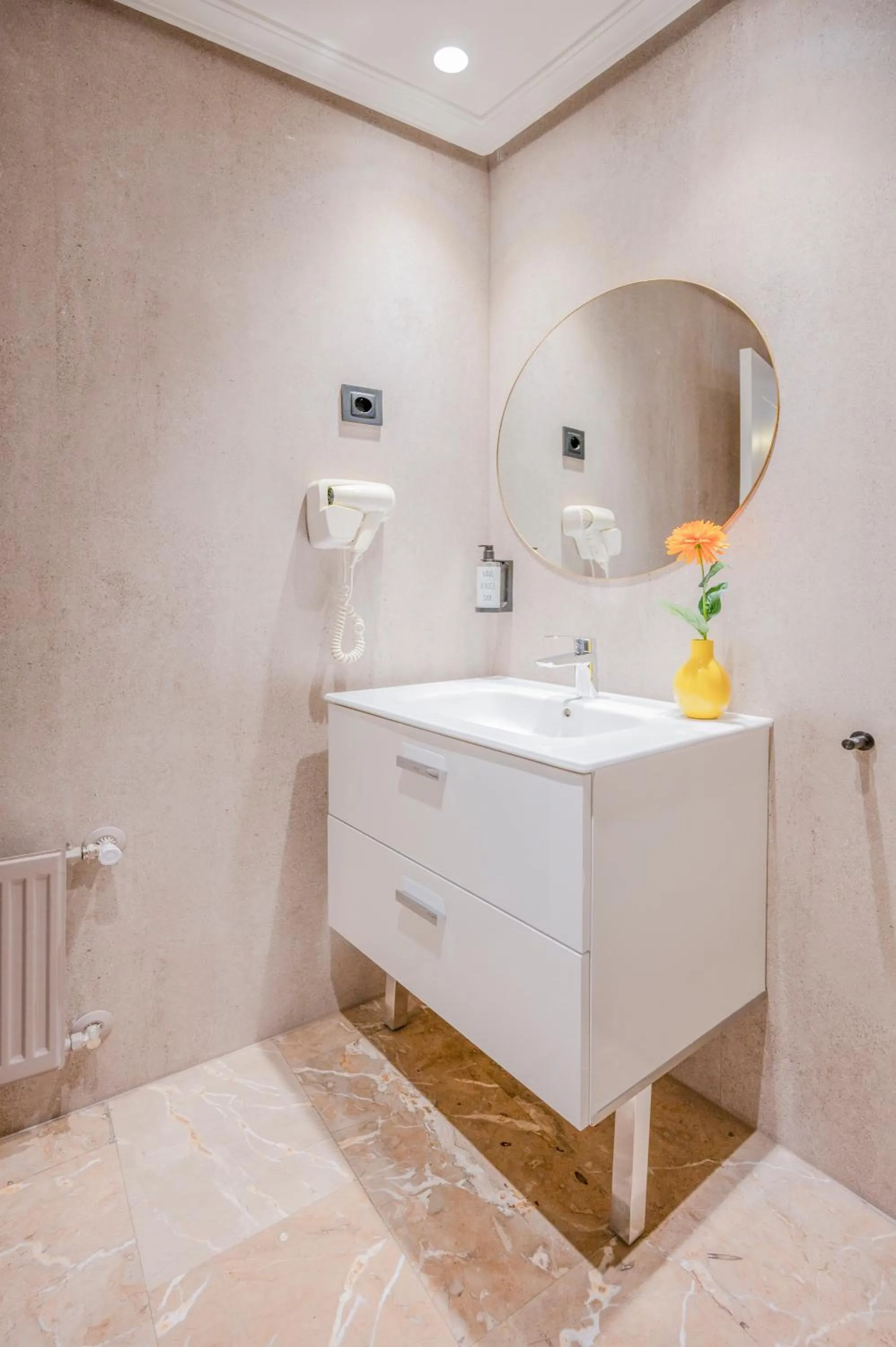 Bathroom in Apartamentos G3 Galeon