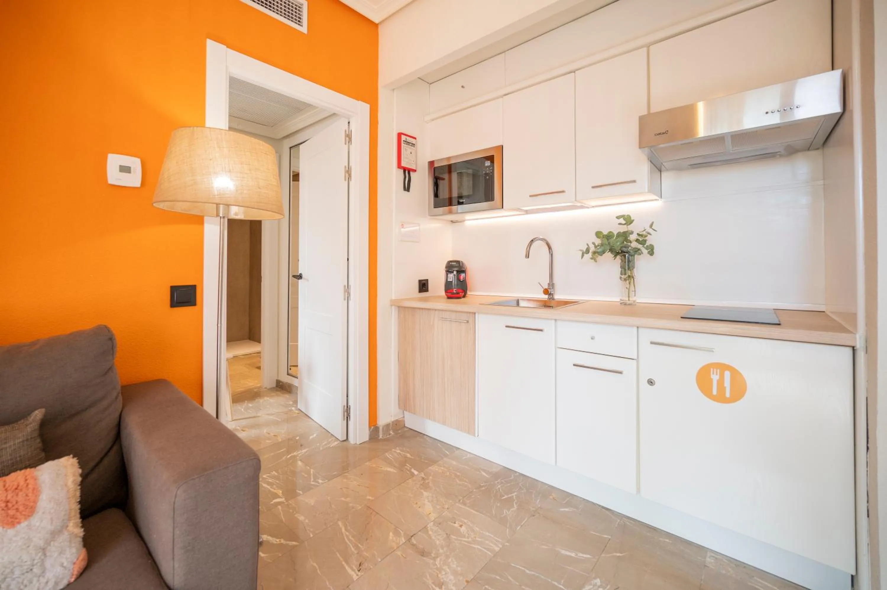 Kitchen or kitchenette in Apartamentos G3 Galeon