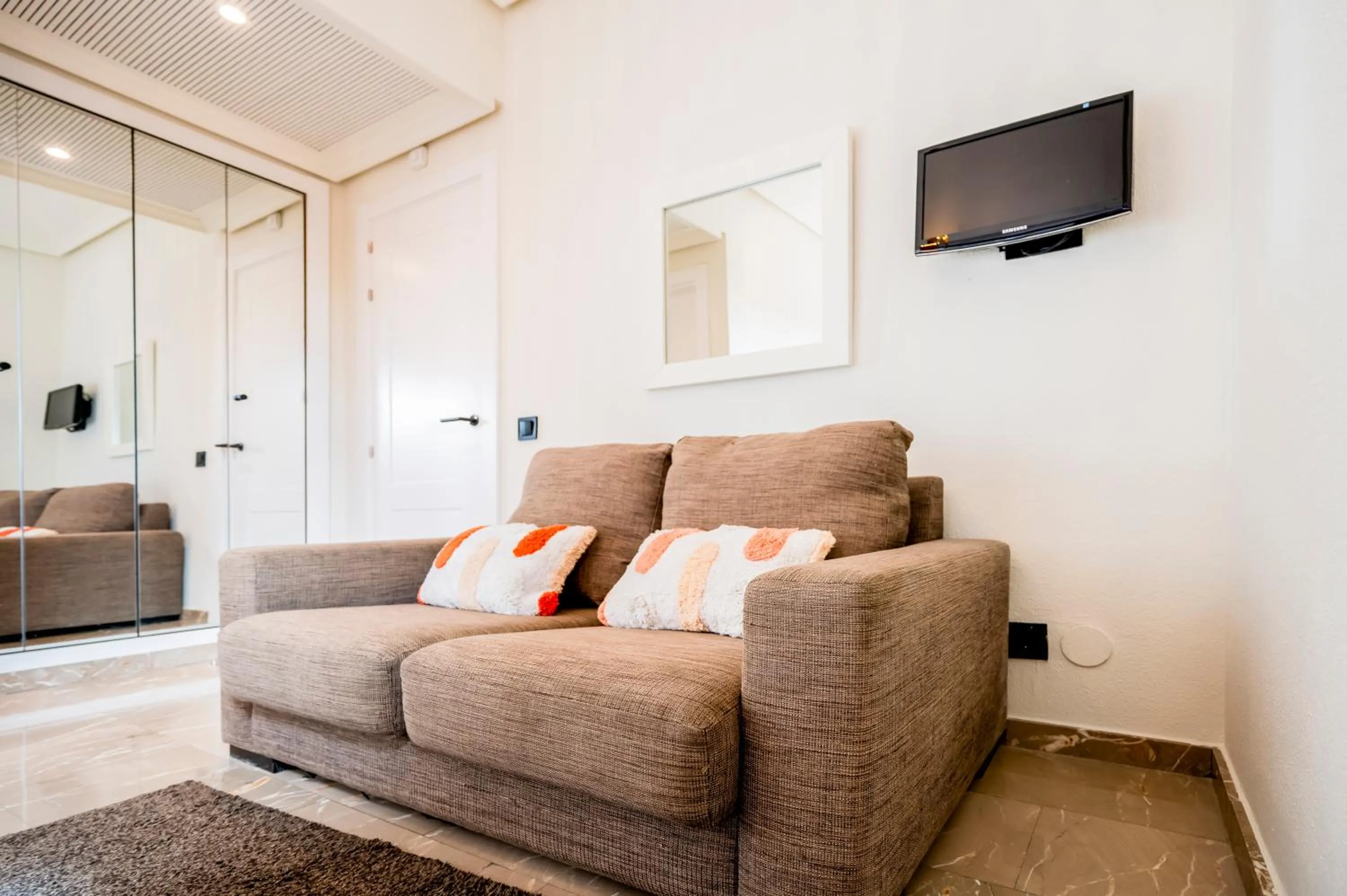 TV and multimedia in Apartamentos G3 Galeon