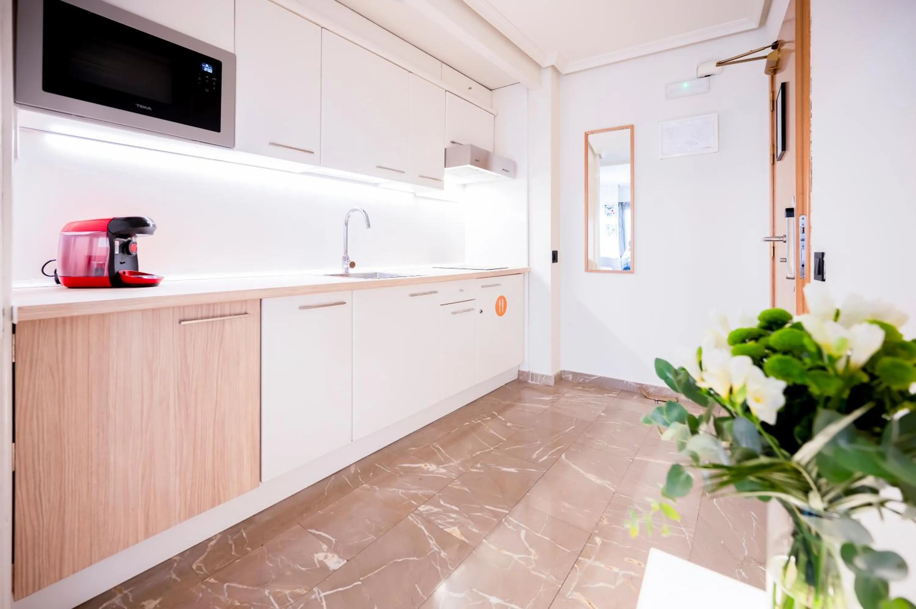 Kitchen or kitchenette in Apartamentos G3 Galeon