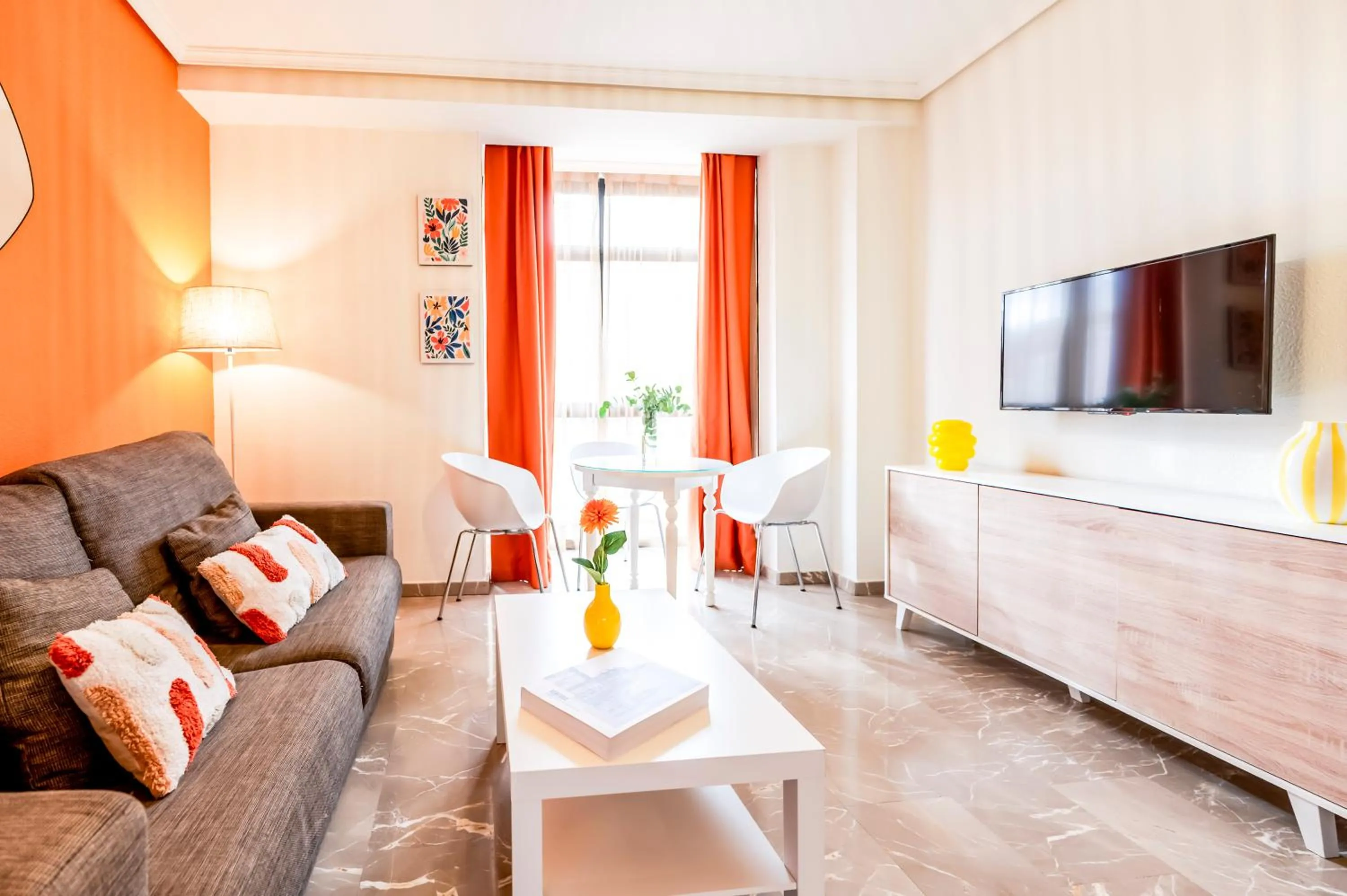 TV and multimedia in Apartamentos G3 Galeon