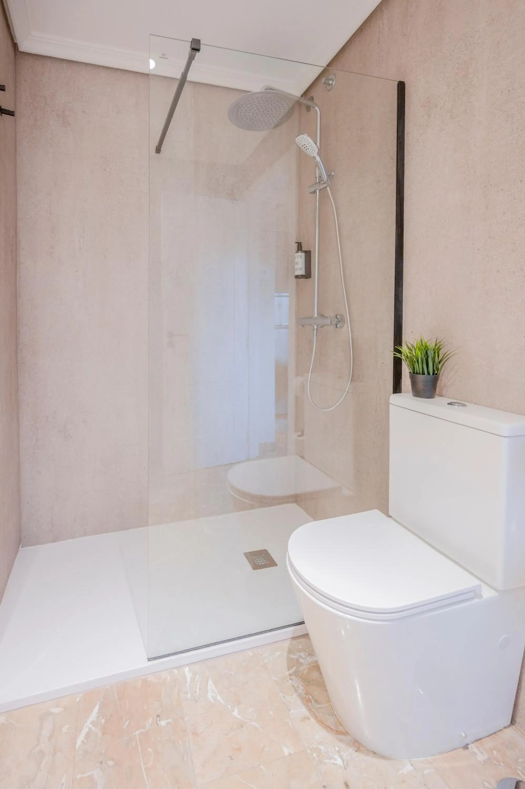 Shower in Apartamentos G3 Galeon