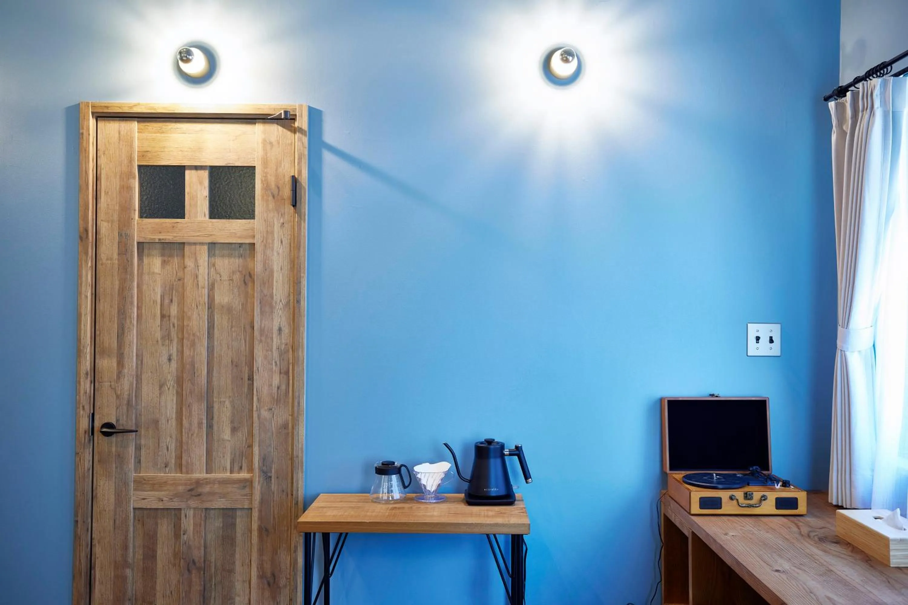 hair dresser in COFFEE HOTEL Soundwave