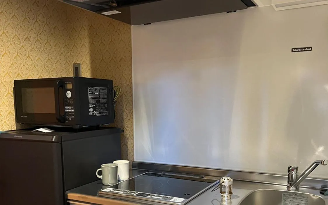 Kitchen or kitchenette in COFFEE HOTEL Soundwave
