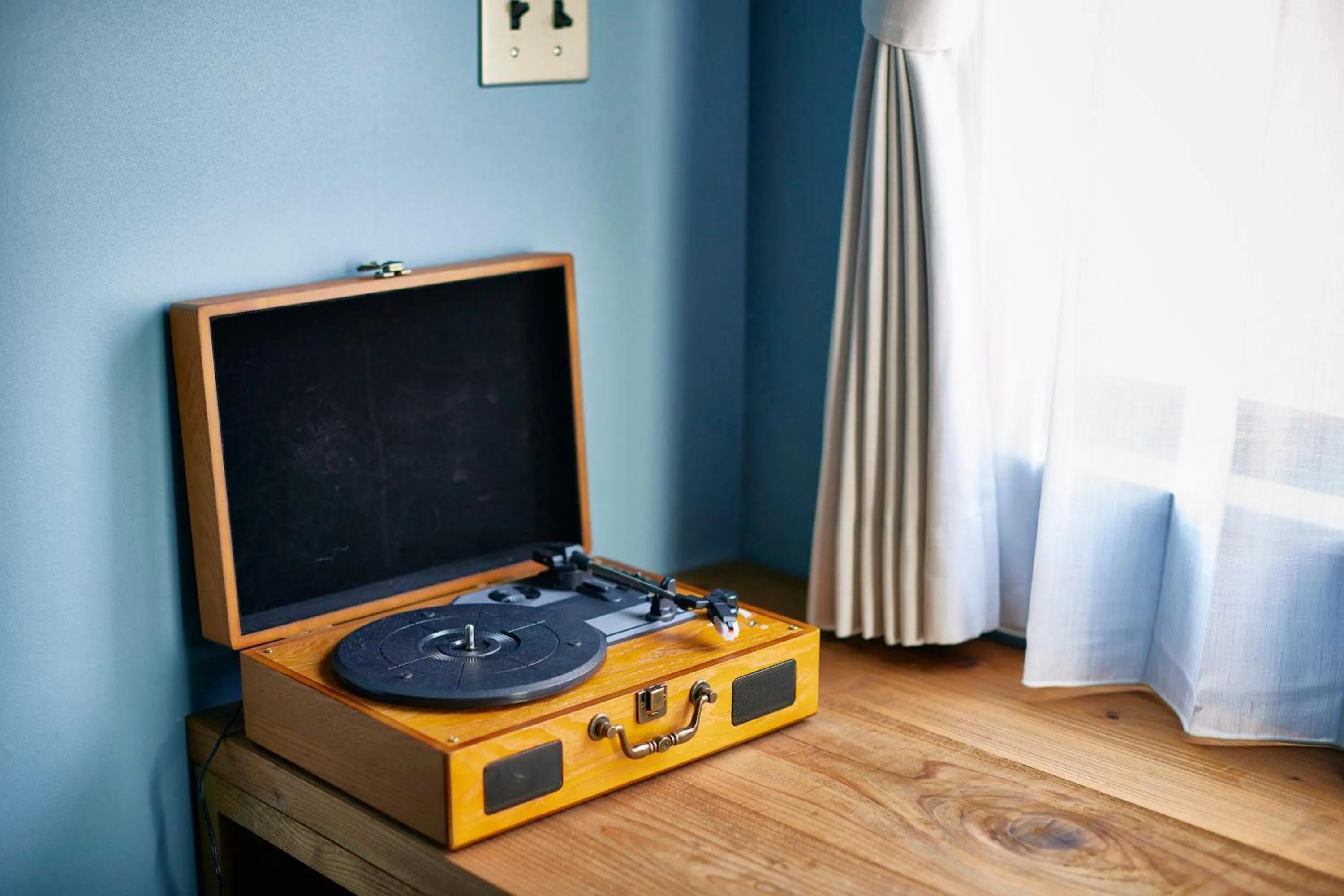 hair dresser in COFFEE HOTEL Soundwave