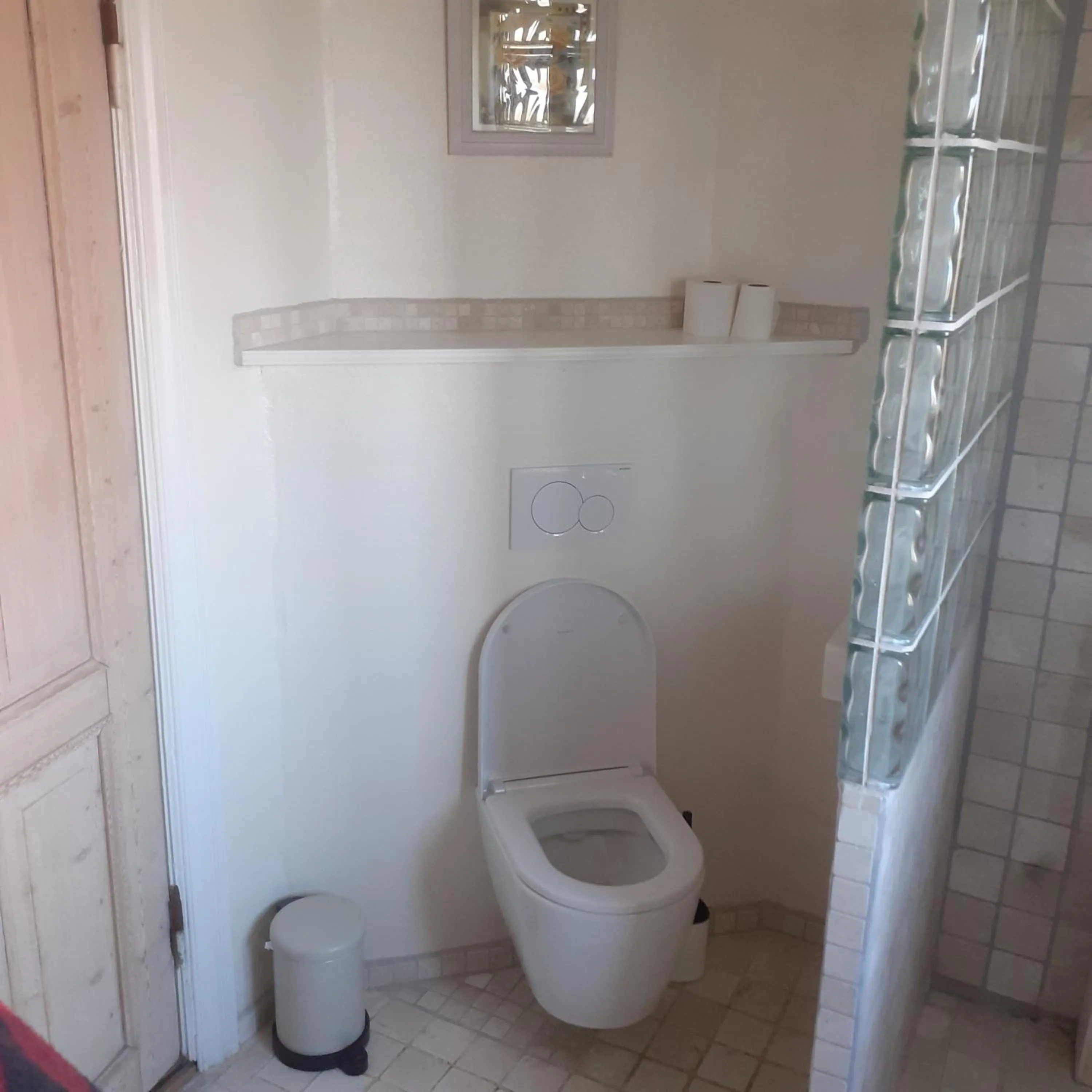 Toilet in Belvedere B&B