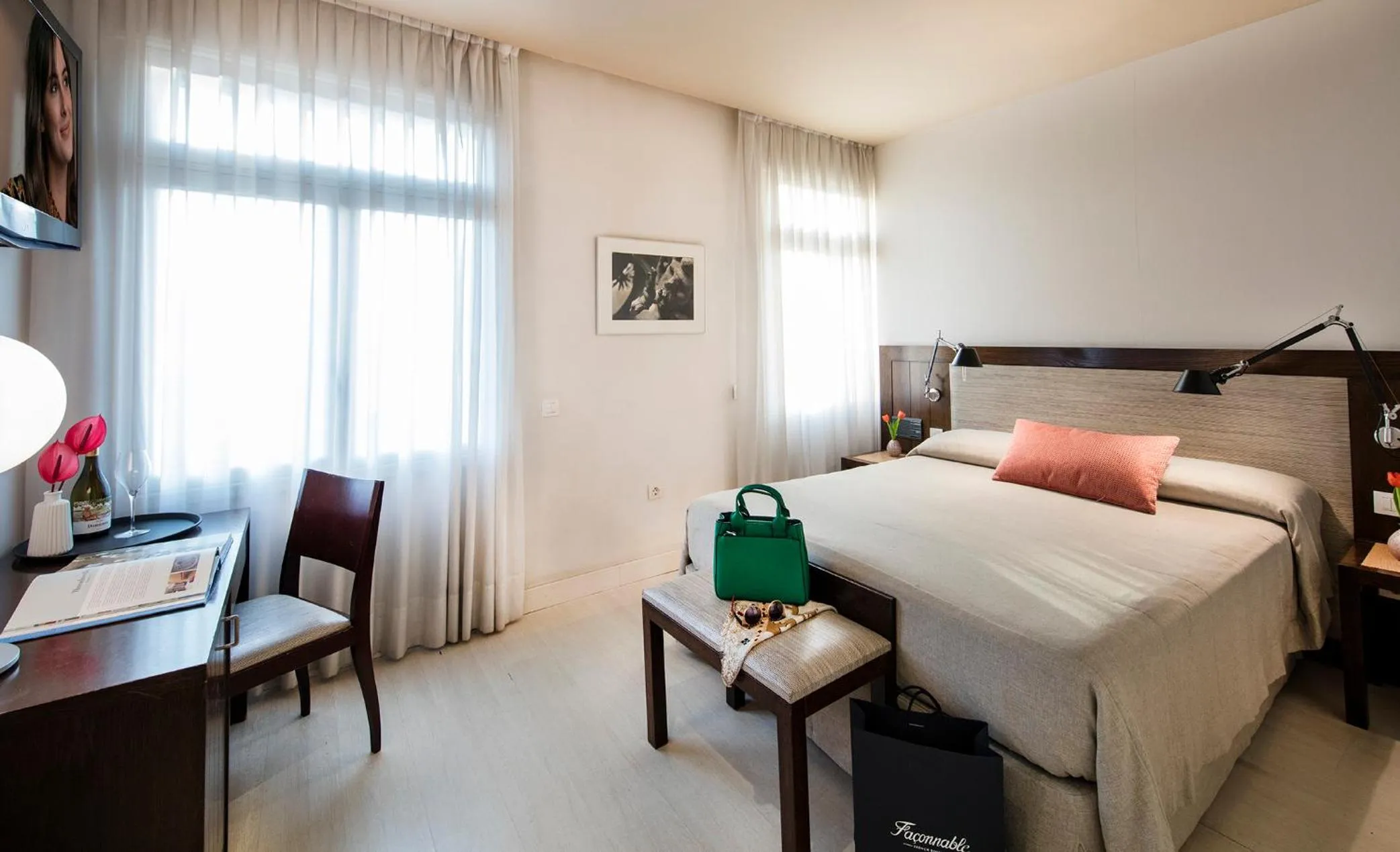 Photo of the whole room, Bed in Park Hotel