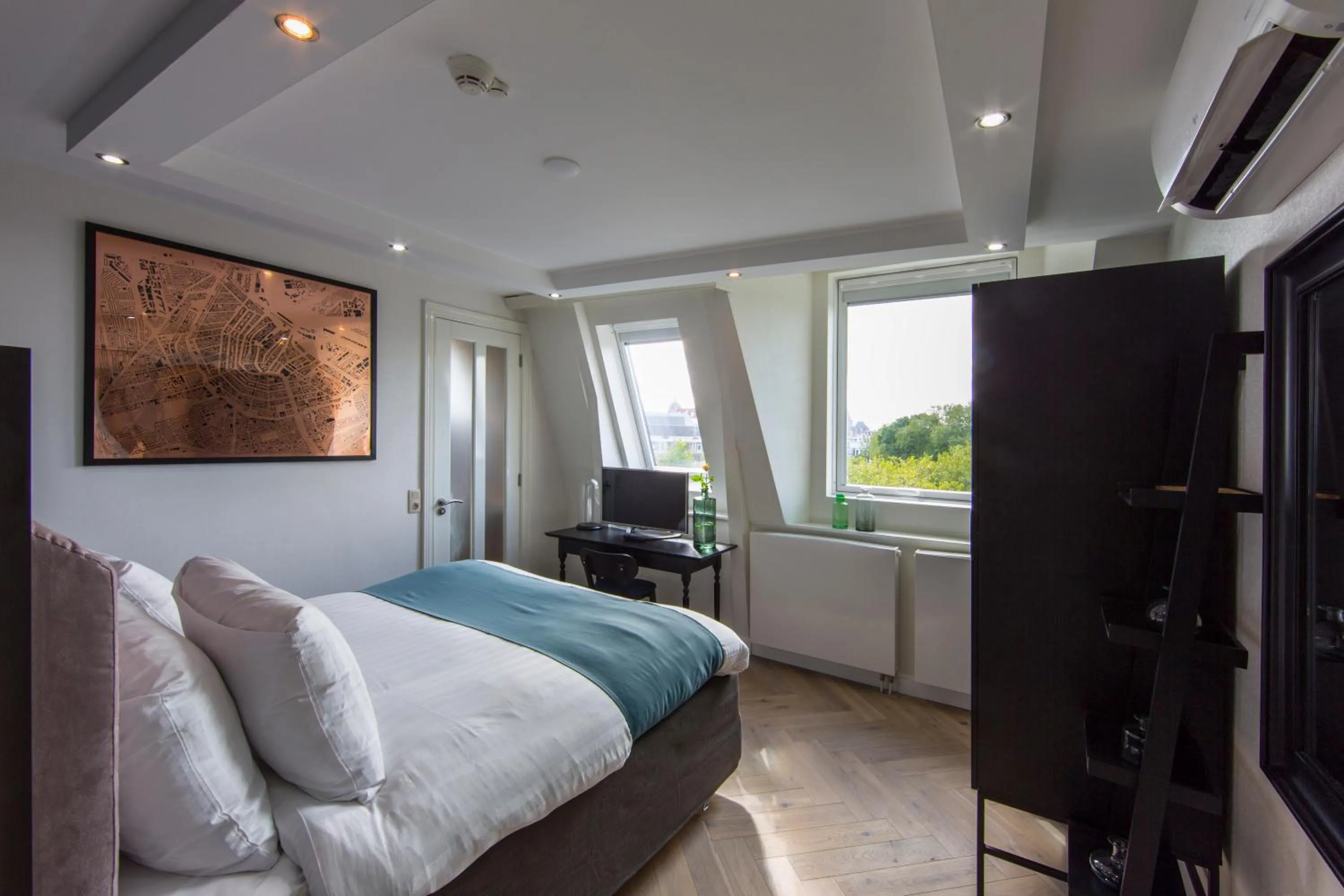 Bedroom, Bed in No. 377 House