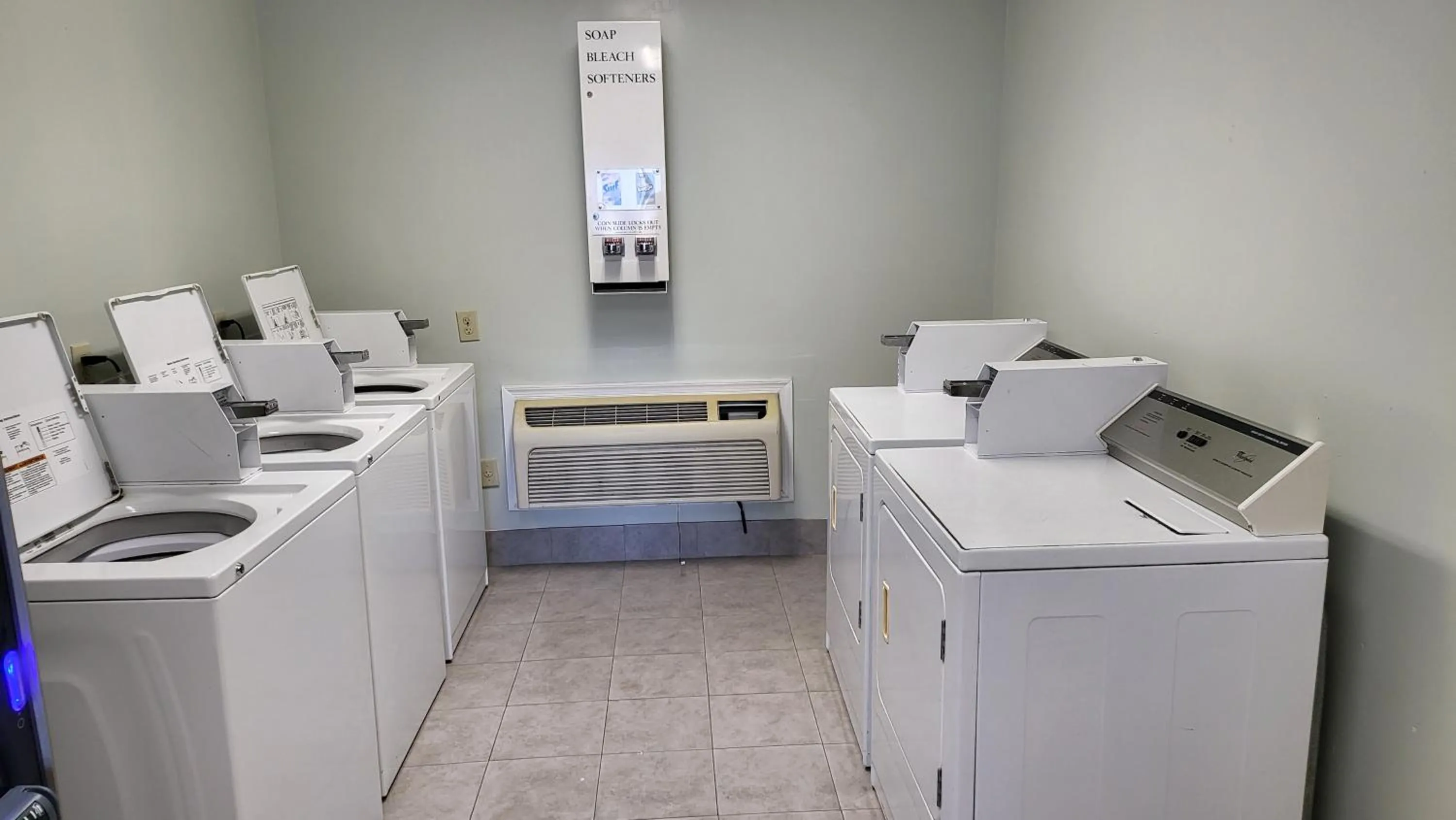 laundry in Stonewood Inn & Suites of Carrollton - Smithfield