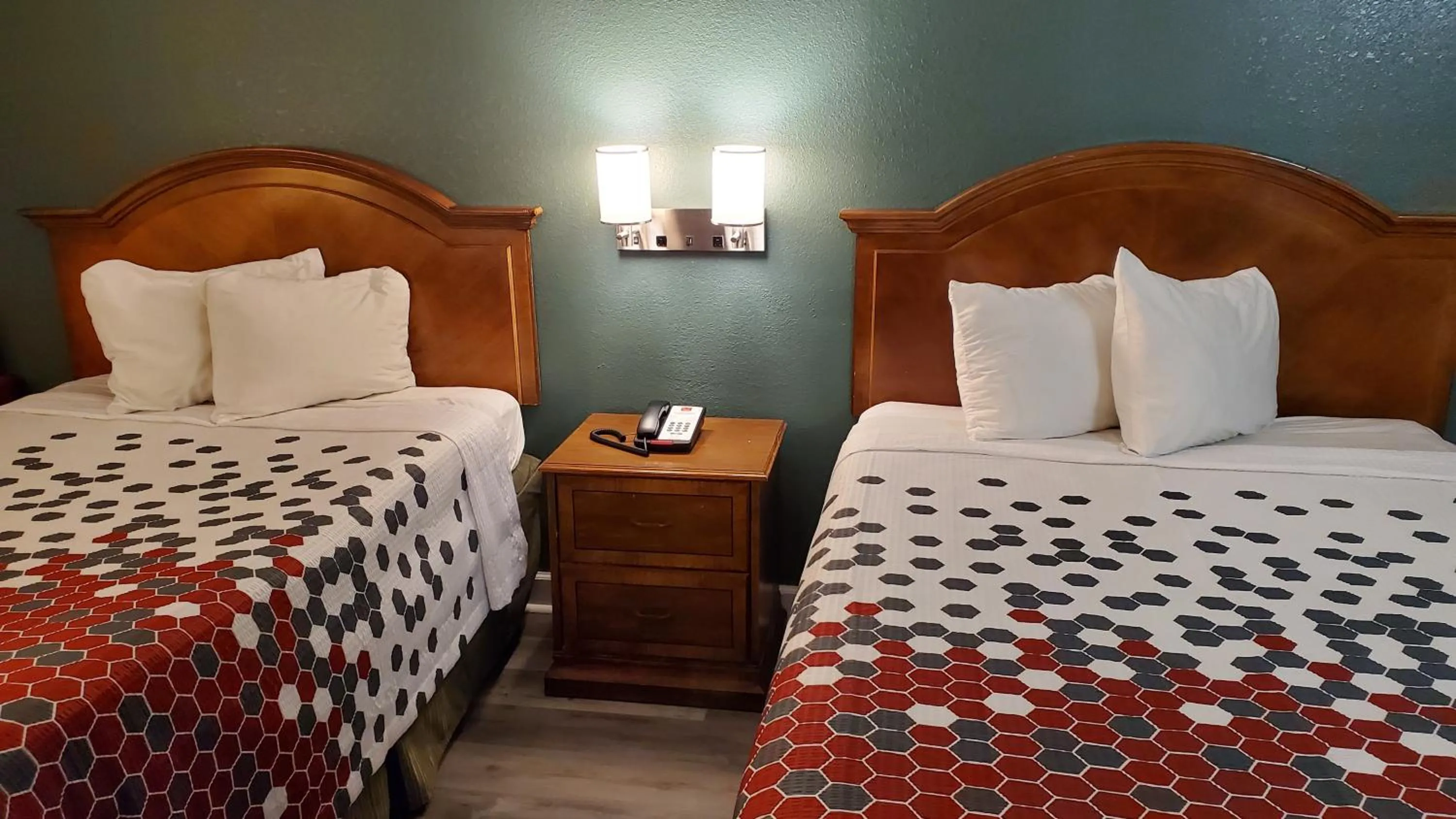Bed in Stonewood Inn & Suites of Carrollton - Smithfield