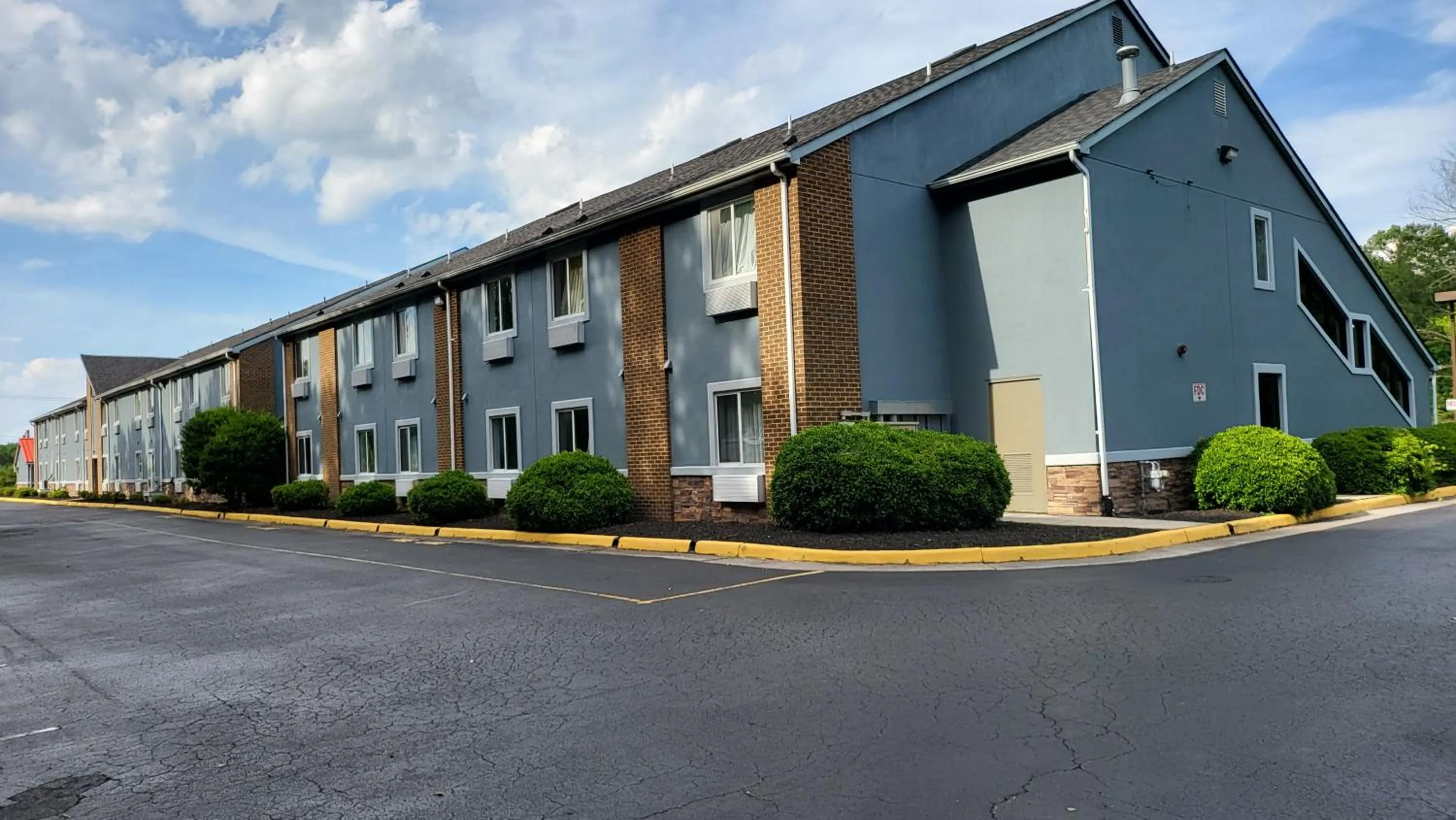 Property building in Stonewood Inn & Suites of Carrollton - Smithfield