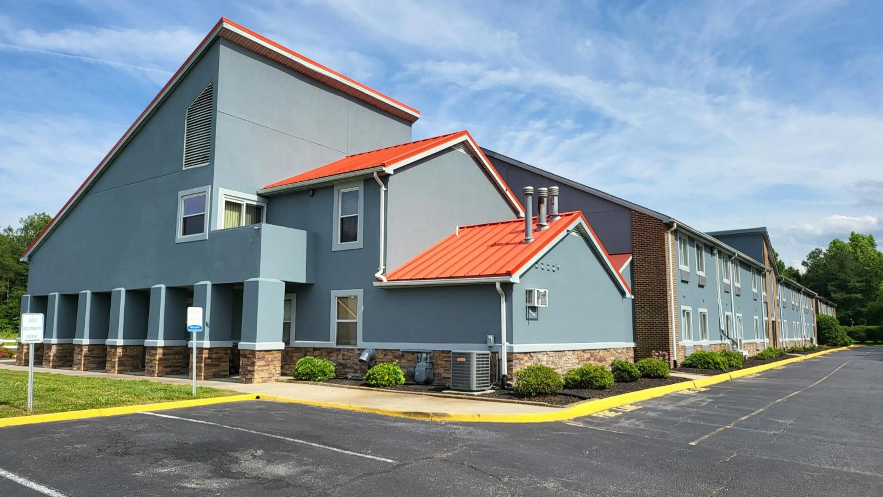 Property building in Stonewood Inn & Suites of Carrollton - Smithfield