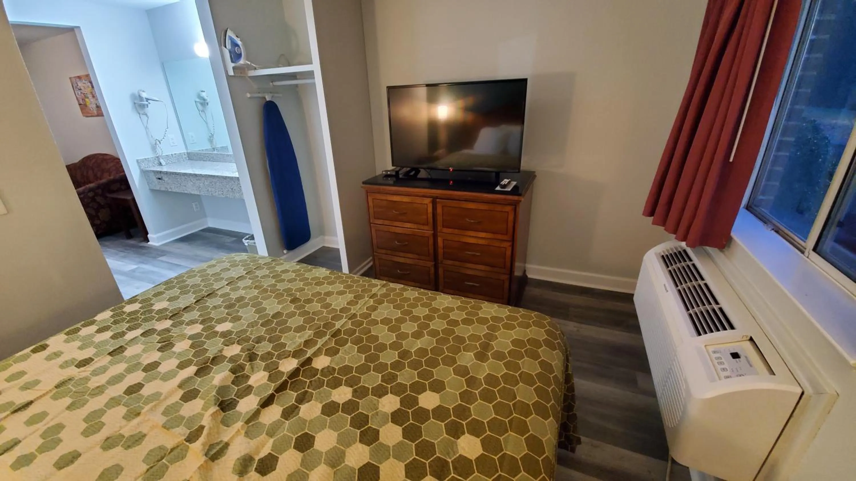 Bed in Stonewood Inn & Suites of Carrollton - Smithfield