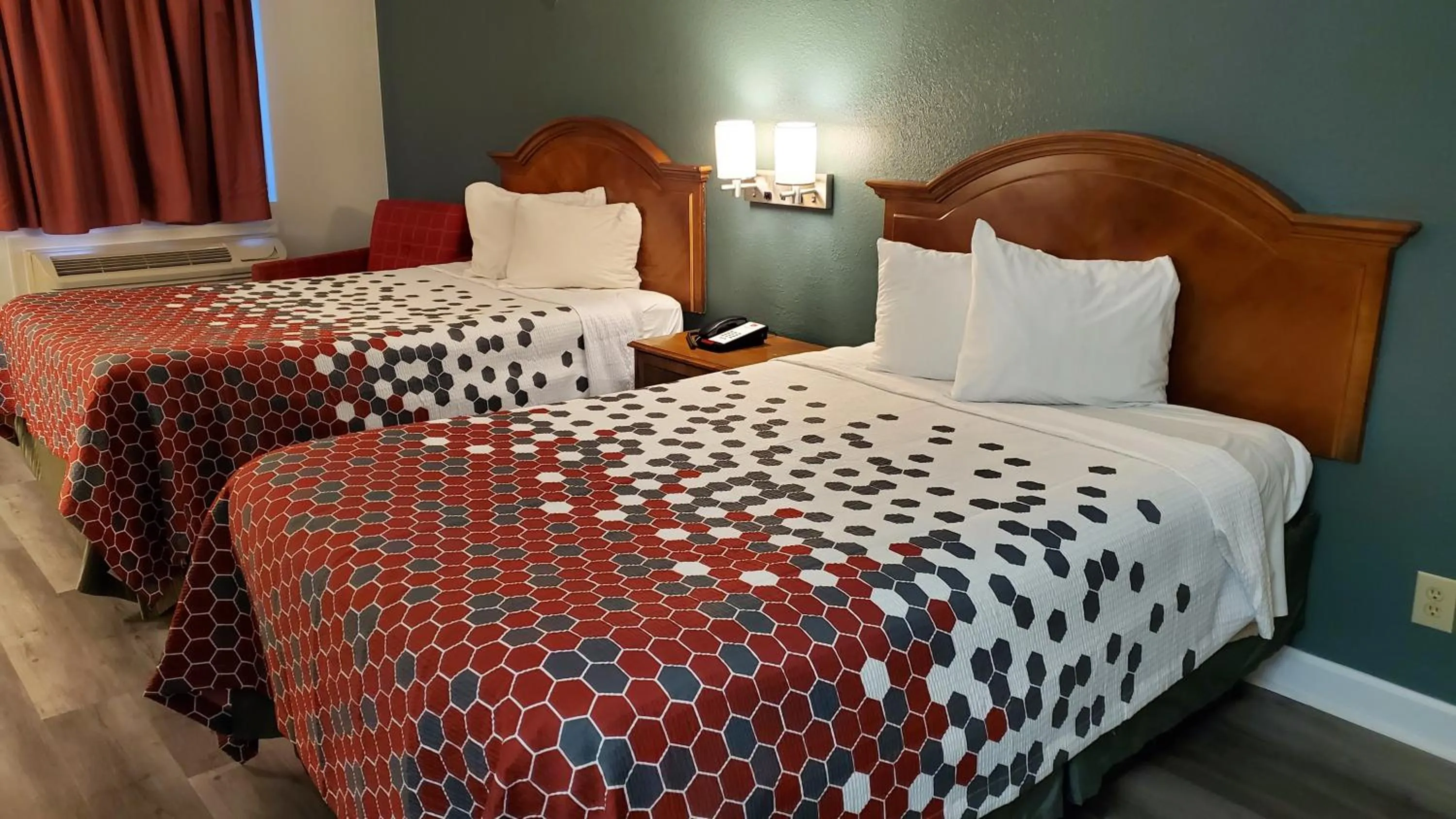 Bed in Stonewood Inn & Suites of Carrollton - Smithfield