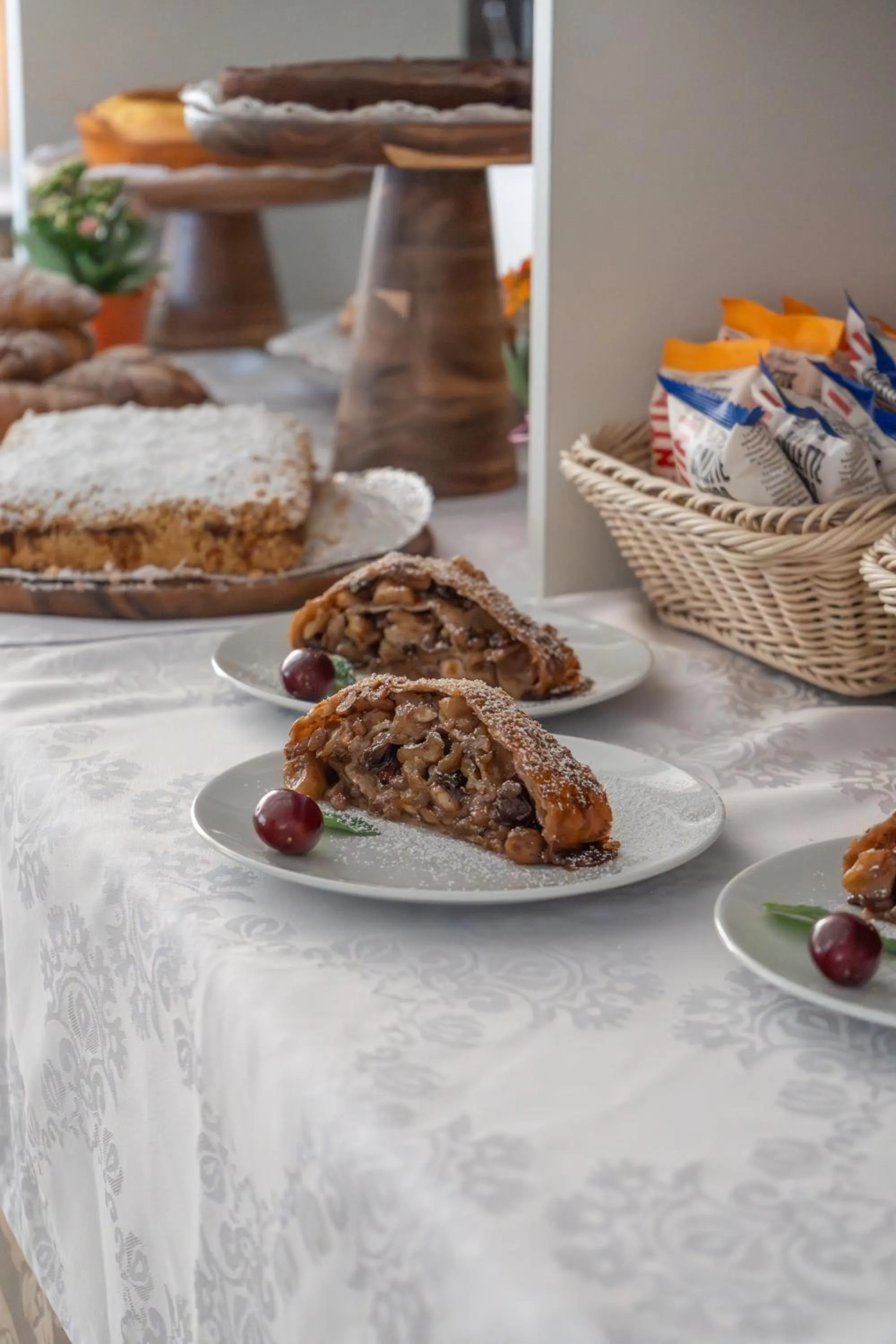 Food and drinks in Mon Hotel