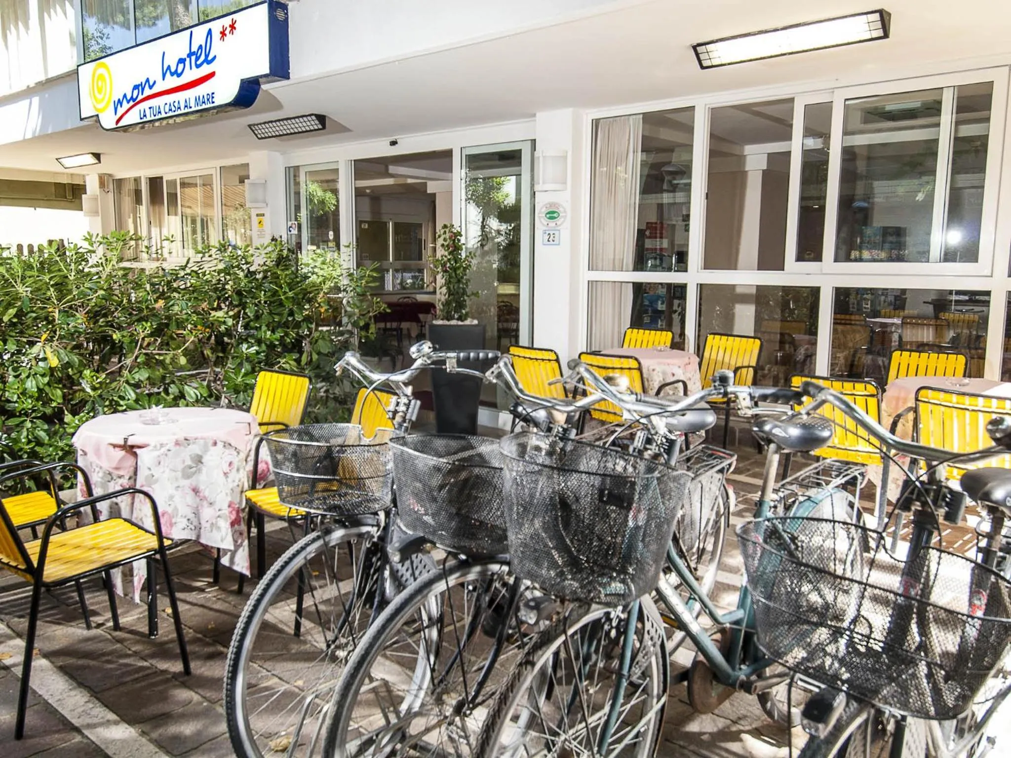 Area and facilities in Mon Hotel