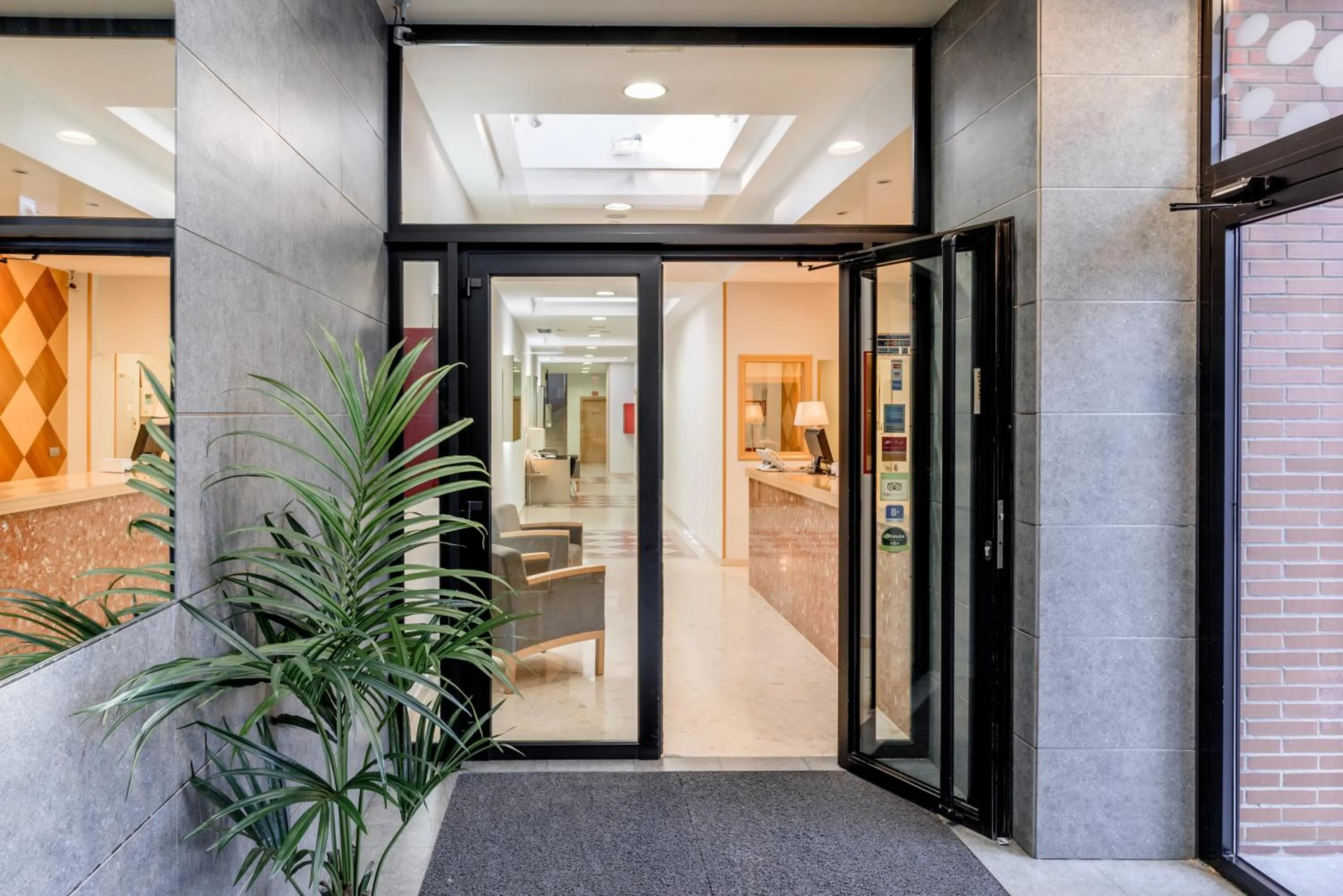 Facade/entrance in Aparthotel Exe Campus San Mamés